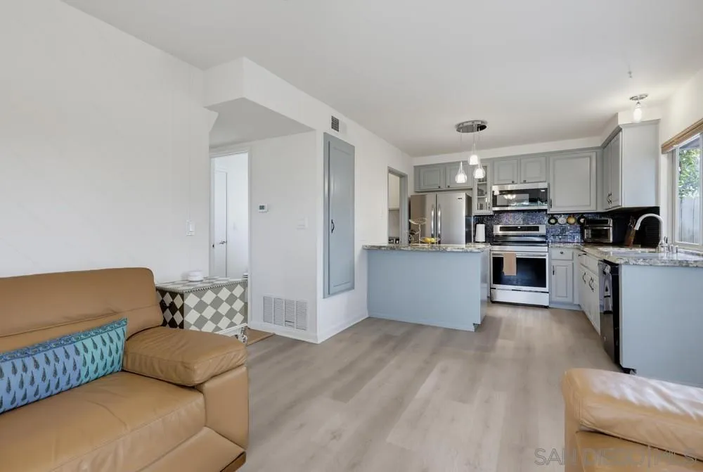https://cdn.realtyfeed.com/cdn/127/260020746/c5f2207e758cc62339906997248276a4.webp