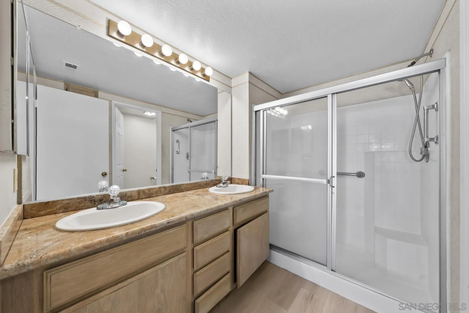 https://cdn.realtyfeed.com/cdn/127/260020752/7ebd45dc5036345c2bc6cc1ca364fdbb.webp