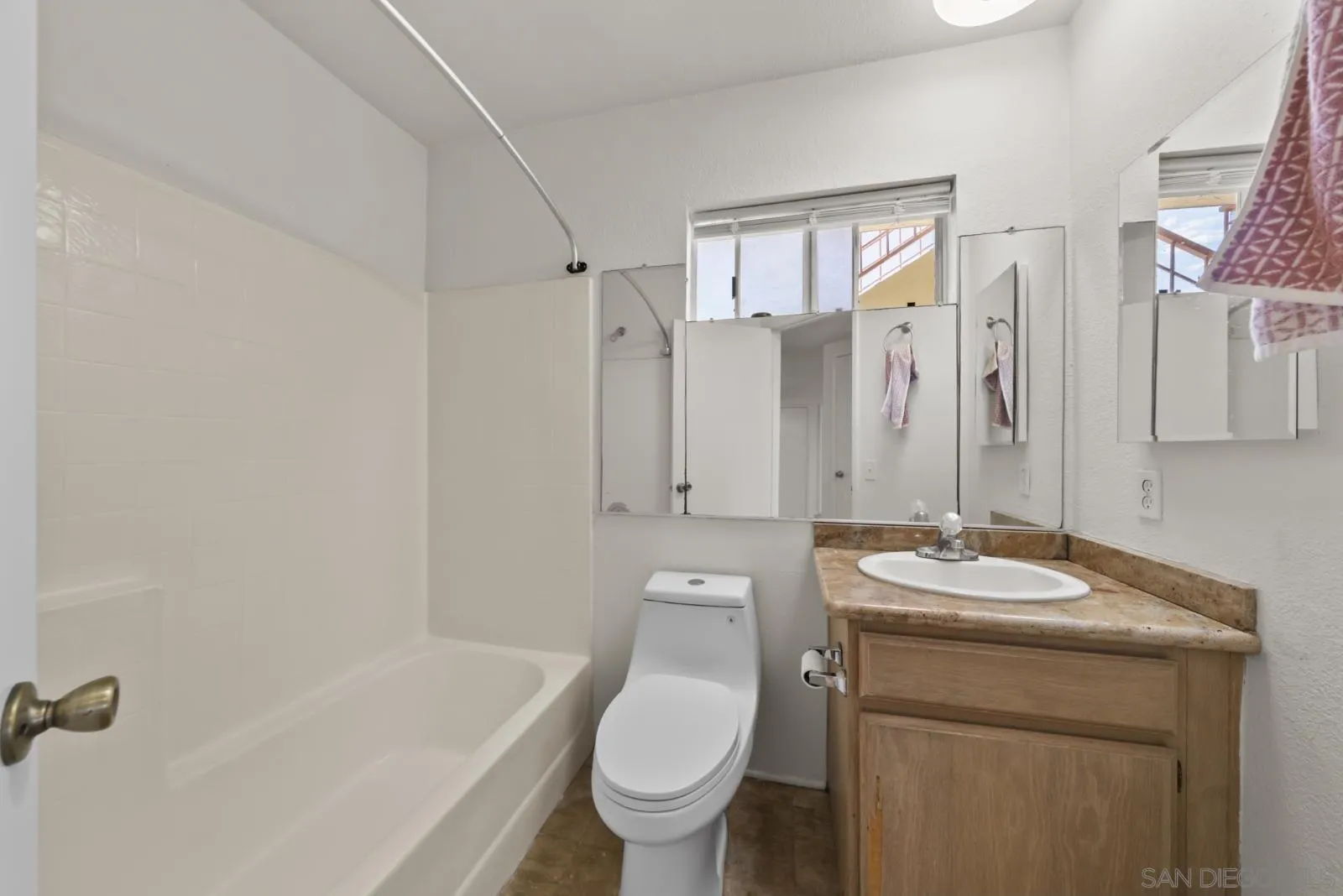 https://cdn.realtyfeed.com/cdn/127/260020752/c1667f30665d6aad35072a837404f737.webp