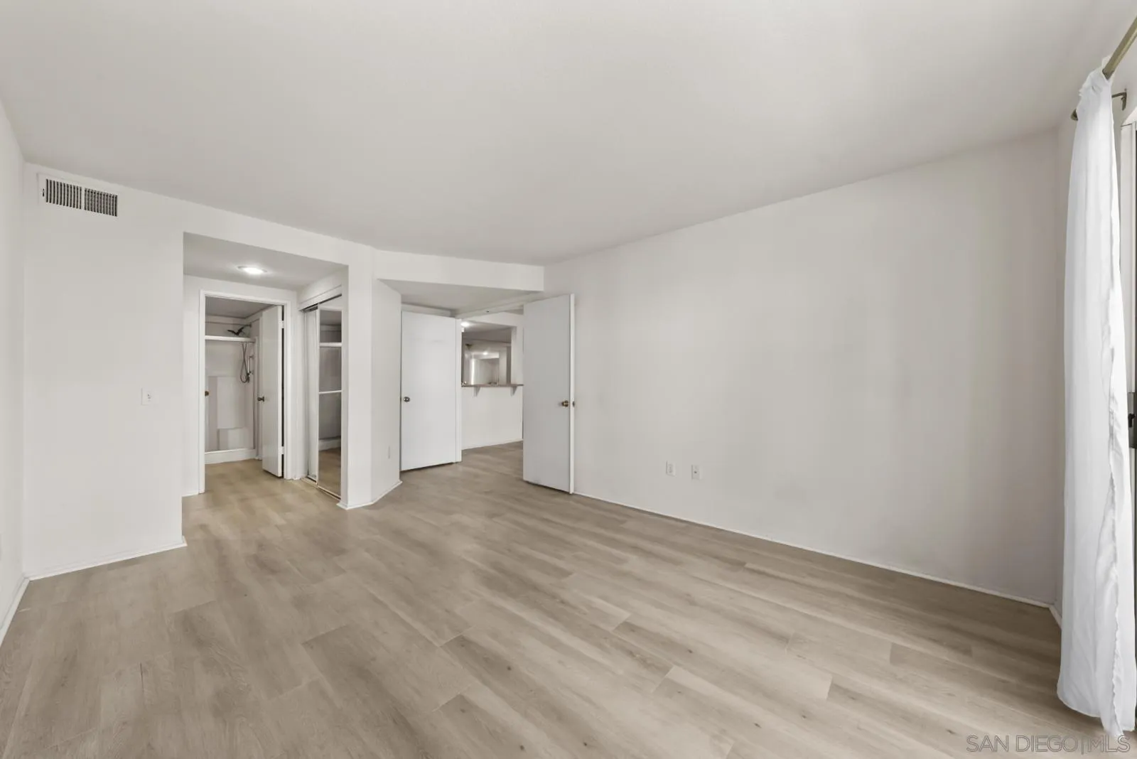 https://cdn.realtyfeed.com/cdn/127/260020752/c9a7dfe62ec23f7692dab23b3252390a.webp