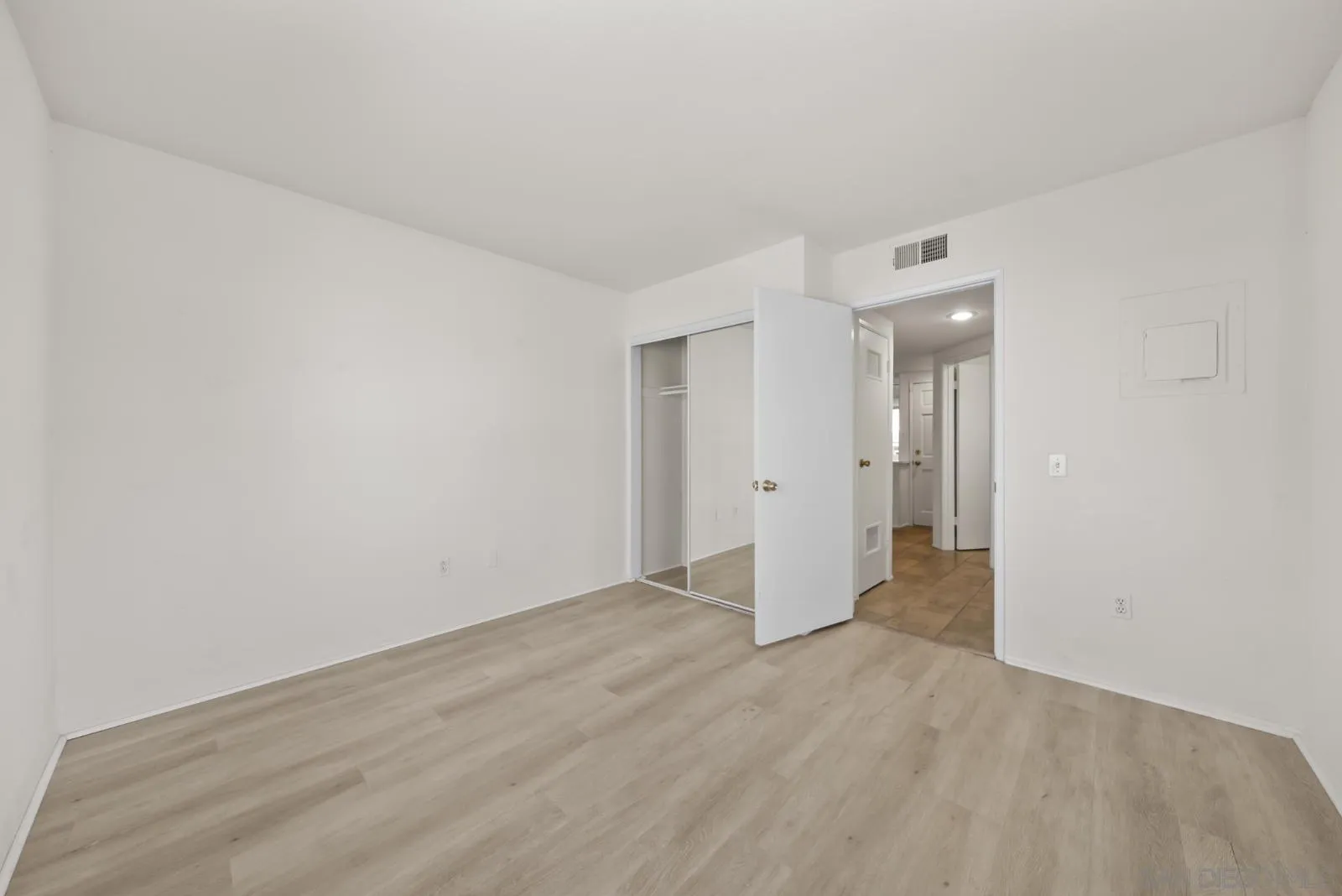 https://cdn.realtyfeed.com/cdn/127/260020752/c9f8a5936bad3bfe7fa8f33694968029.webp