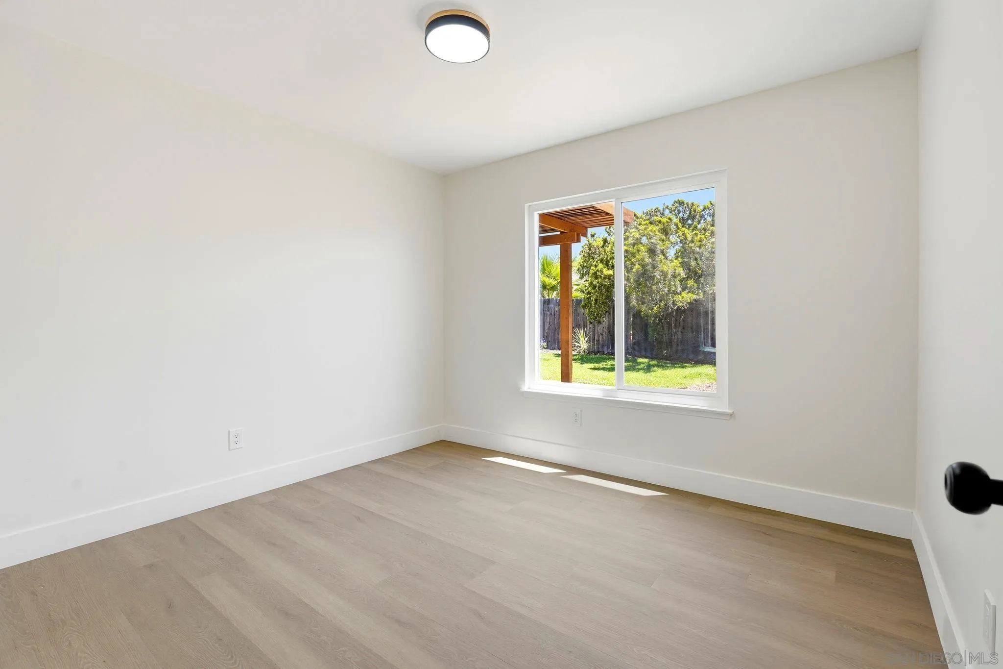 https://cdn.realtyfeed.com/cdn/127/260020754/159a070a5426feca0d212bf51064f5c9.webp