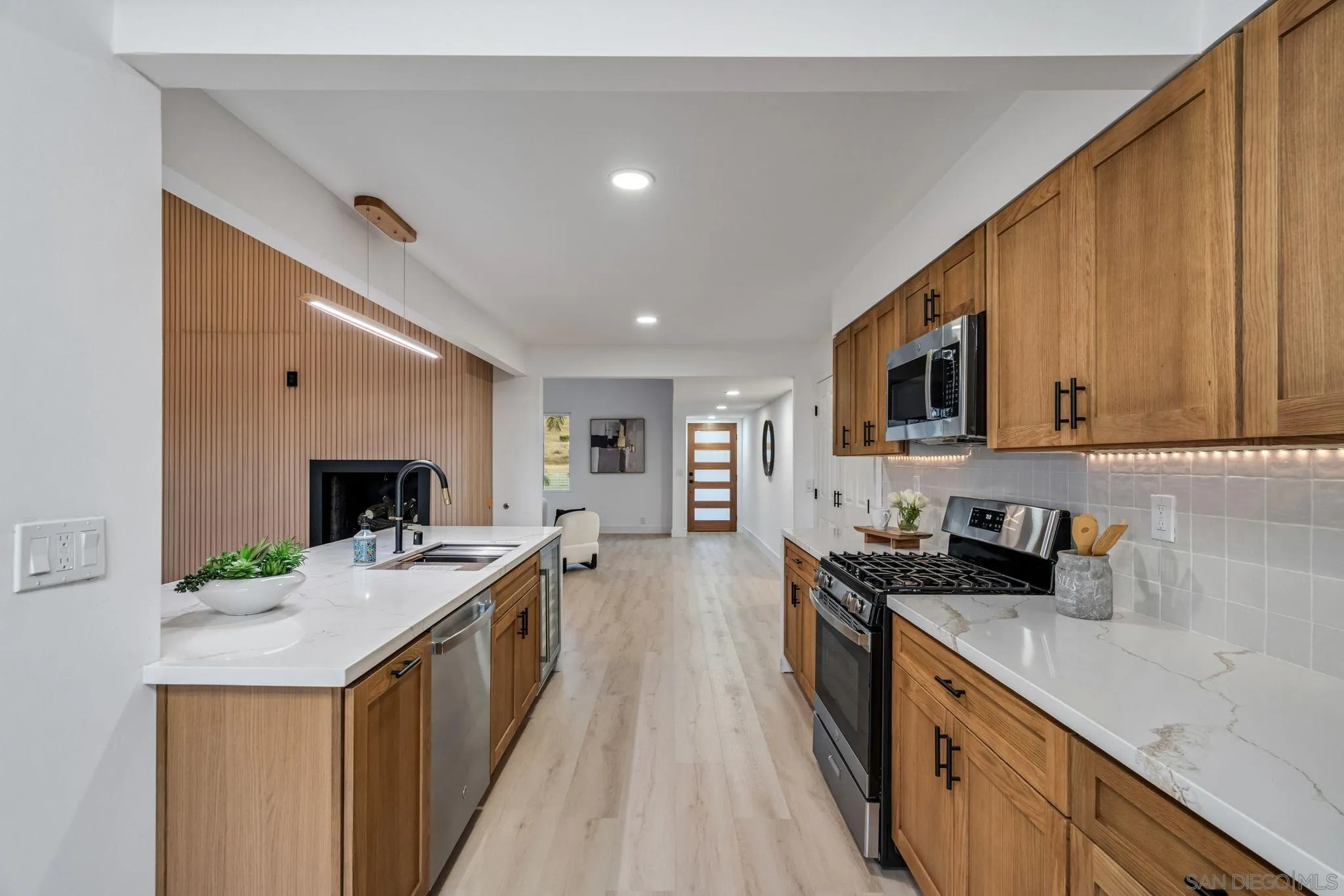 https://cdn.realtyfeed.com/cdn/127/260020756/6ff5ac878ee1042b2d5537b44e23ca48.webp