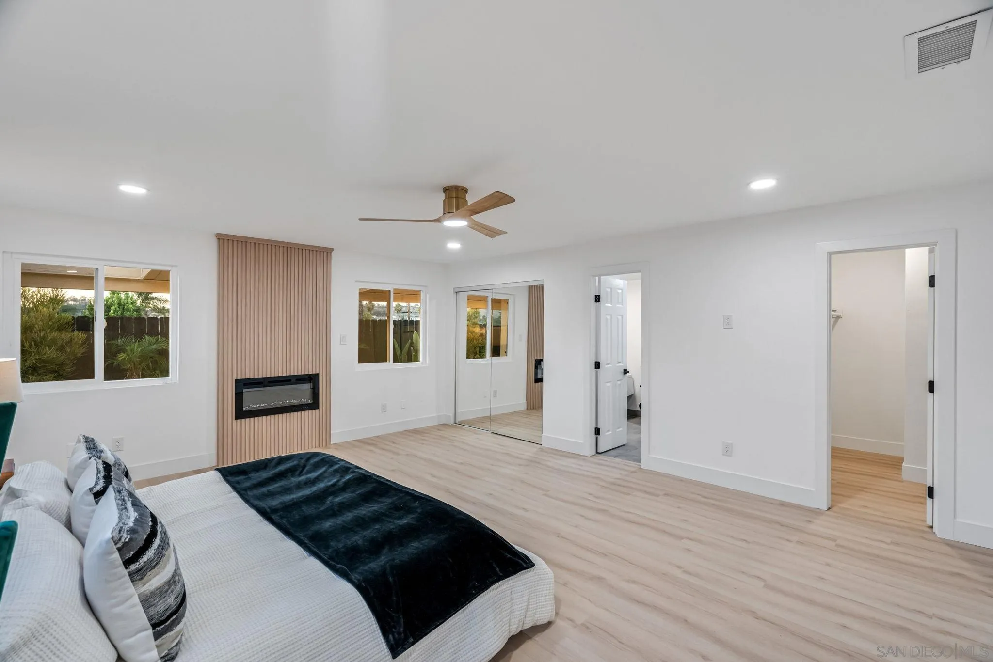 https://cdn.realtyfeed.com/cdn/127/260020756/b7812ab4d0ad27ecdd3dc84f7266f19c.webp
