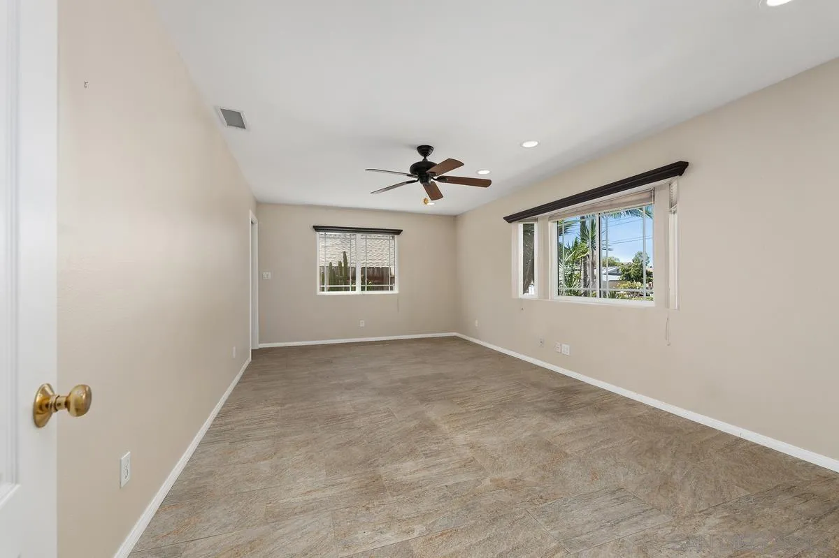 https://cdn.realtyfeed.com/cdn/127/260020761/978efd162982e39d96bf6b2c19163f3b.webp