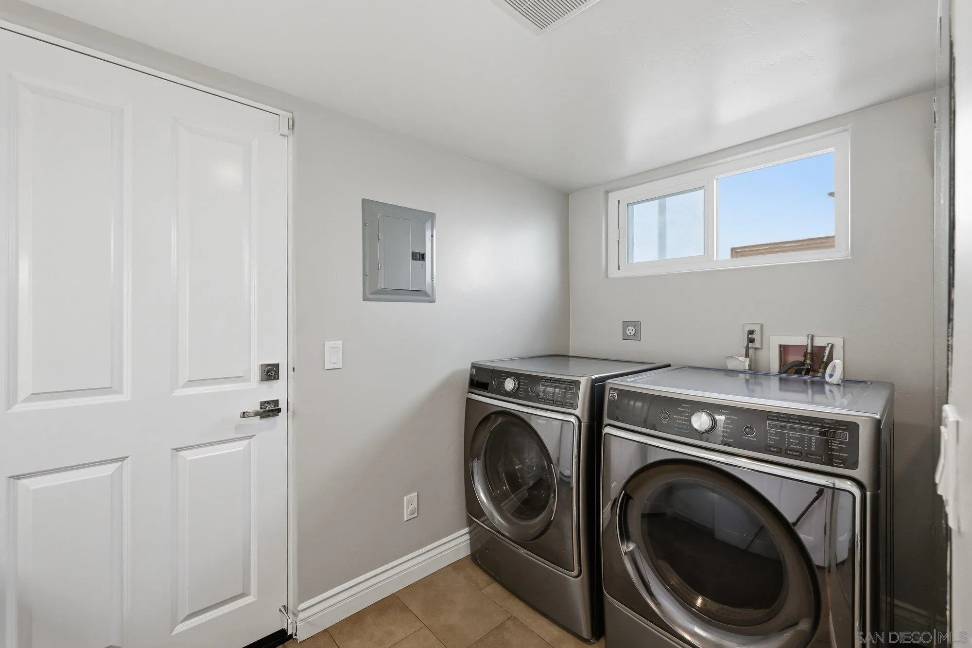 https://cdn.realtyfeed.com/cdn/127/260020767/045489bf4dd4a0af3994cee11b62fdd2.webp