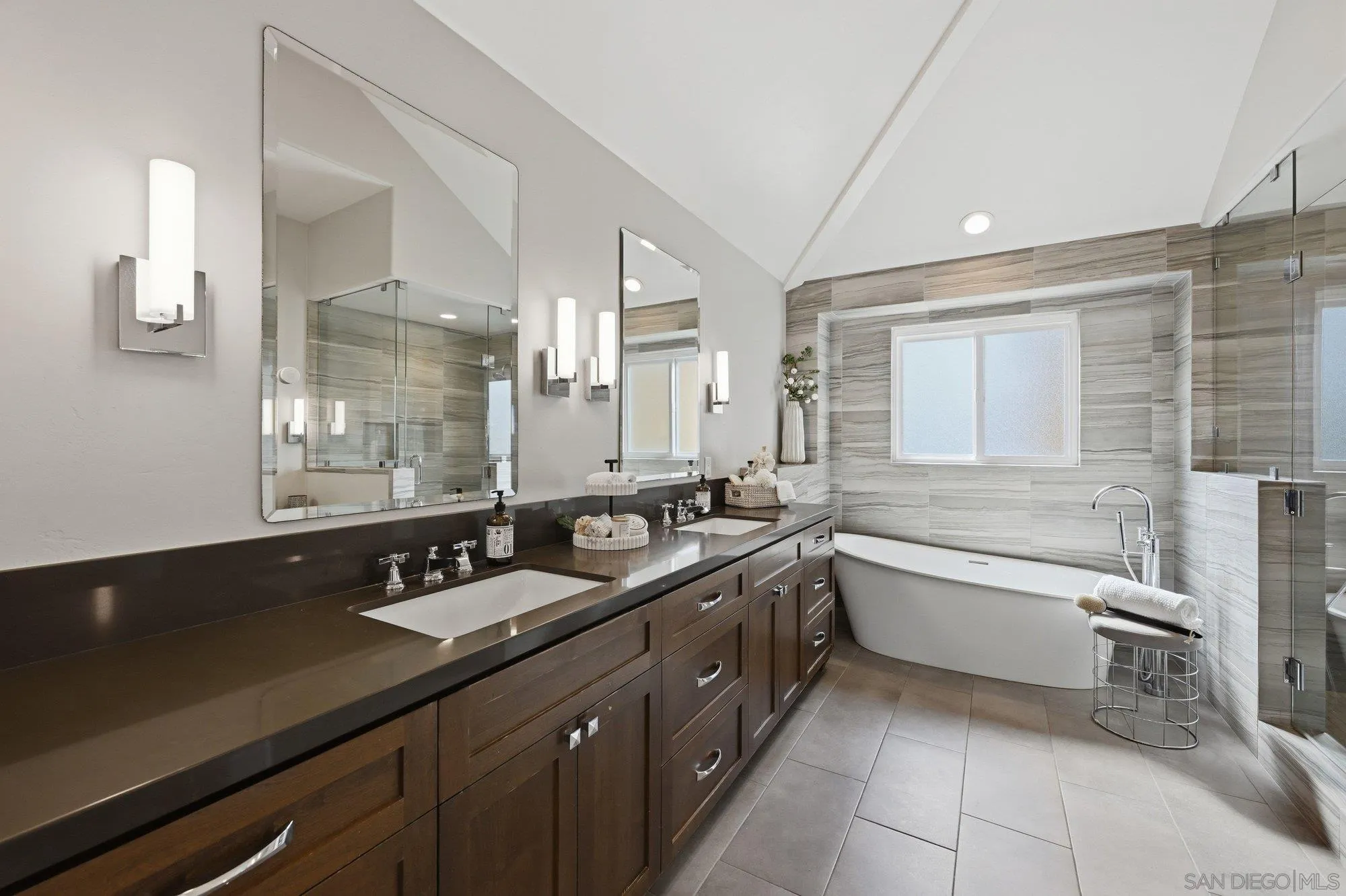 https://cdn.realtyfeed.com/cdn/127/260020767/09fb3c7244a7ad91d1a9707f881fd8c8.webp
