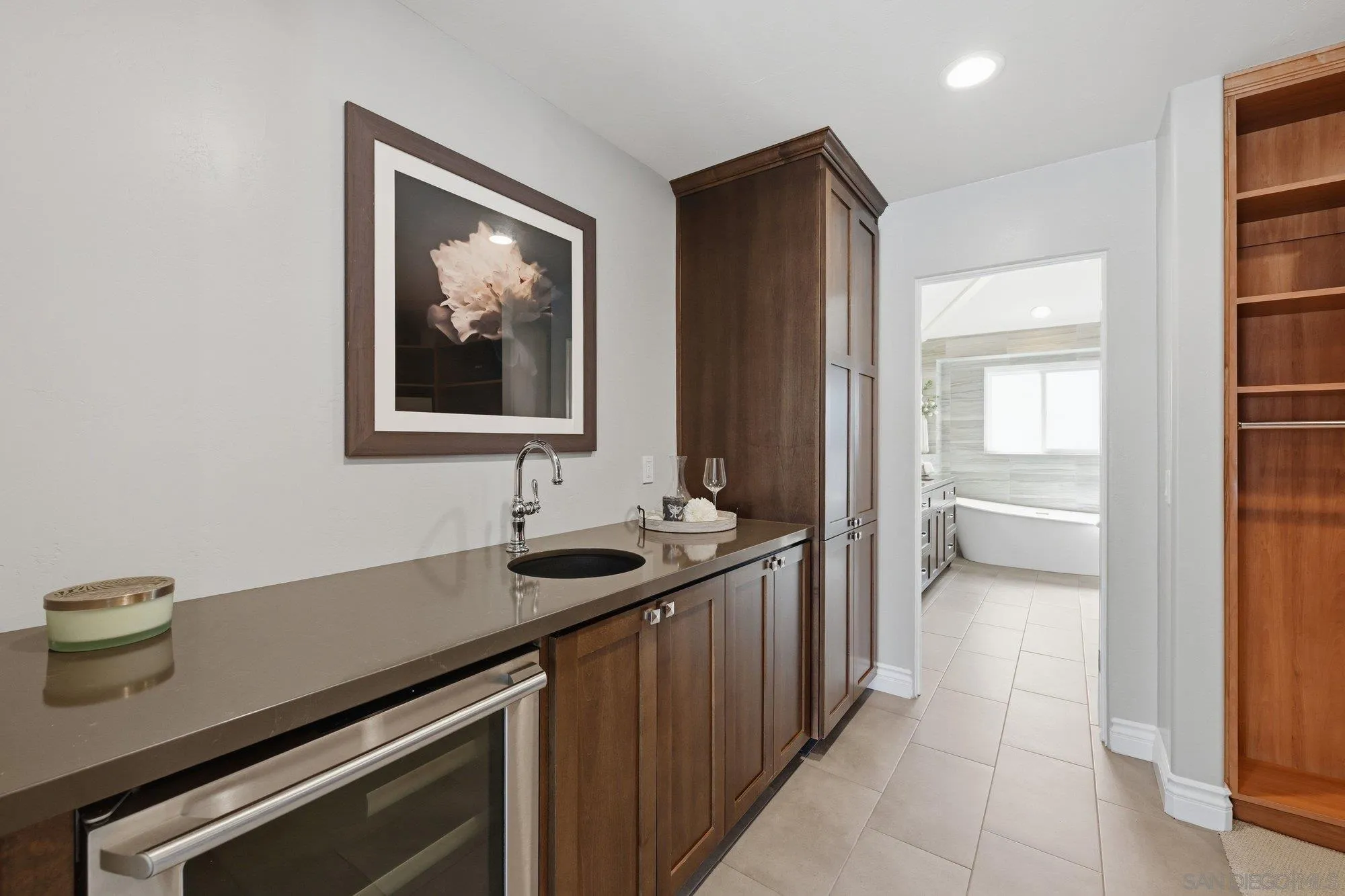 https://cdn.realtyfeed.com/cdn/127/260020767/28f7877f3d0f0819476693bf18c1ff02.webp