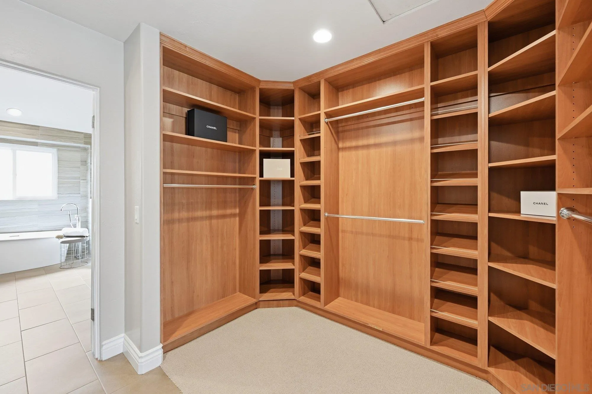 https://cdn.realtyfeed.com/cdn/127/260020767/438ffc9973dab6bb4a295da718e97202.webp