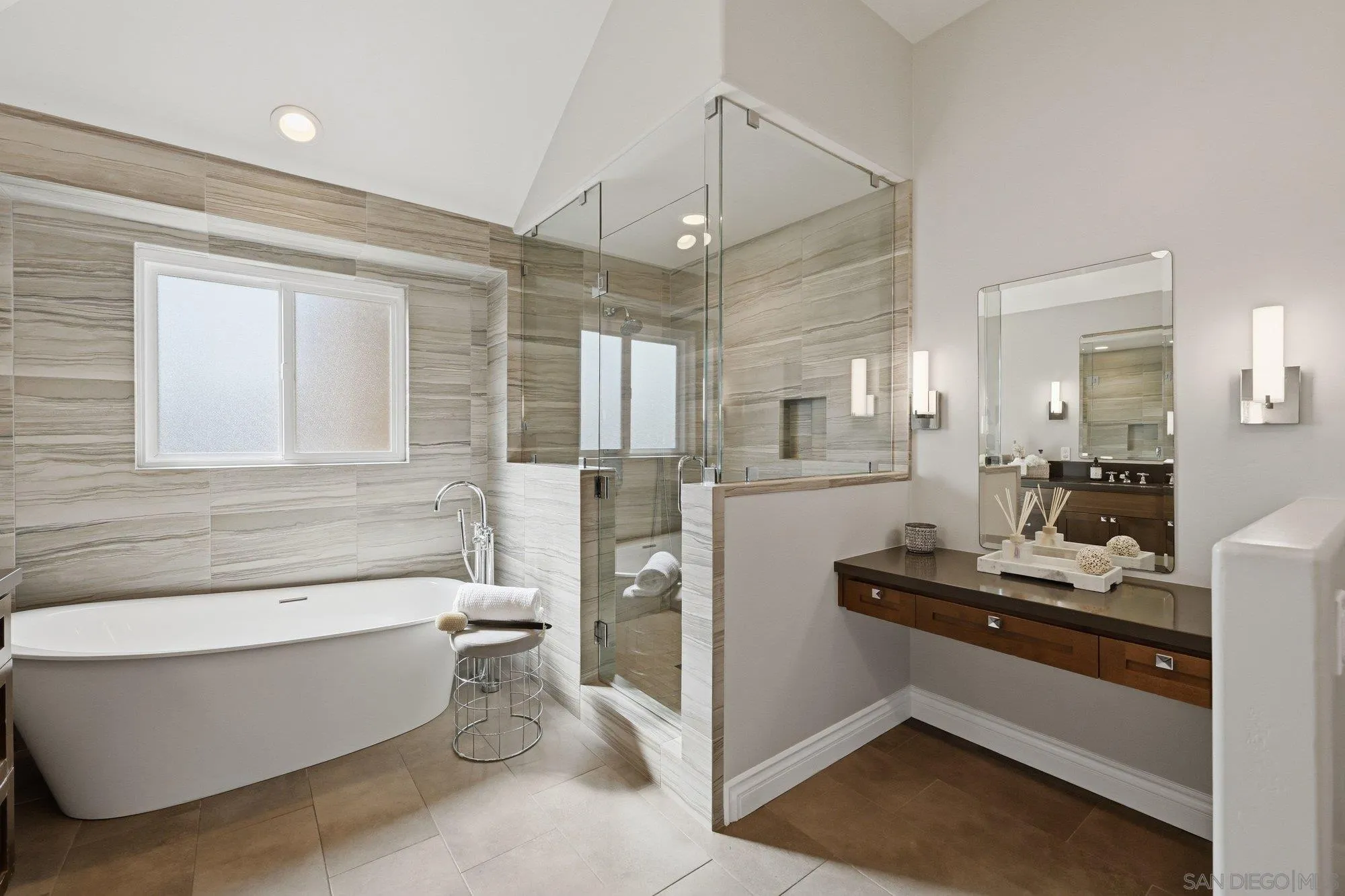 https://cdn.realtyfeed.com/cdn/127/260020767/ced861b86bf8db8aa4b72453df4da901.webp
