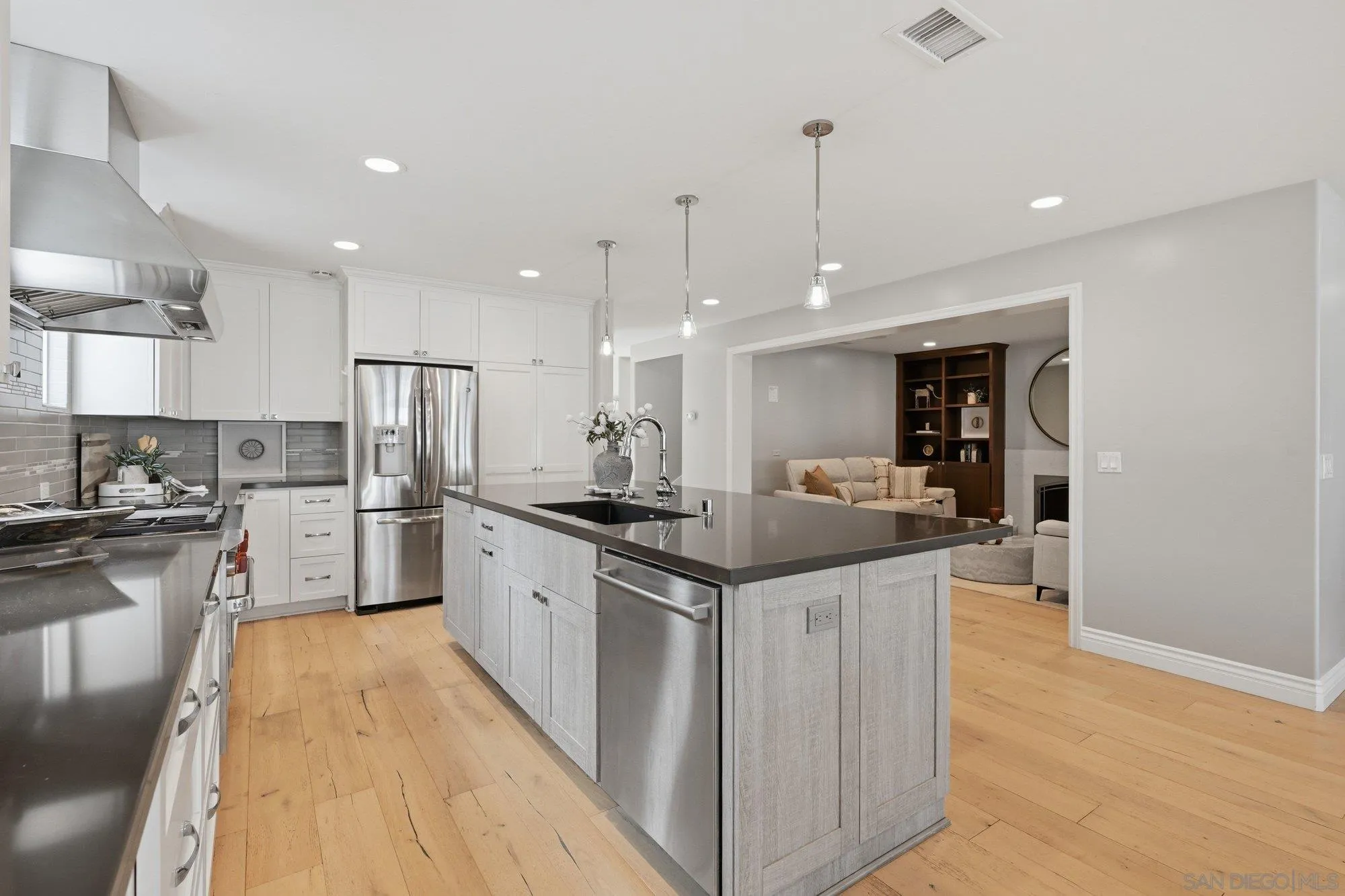 https://cdn.realtyfeed.com/cdn/127/260020767/f5eb4125181b5c7ad8dd2f5ee8383fa0.webp