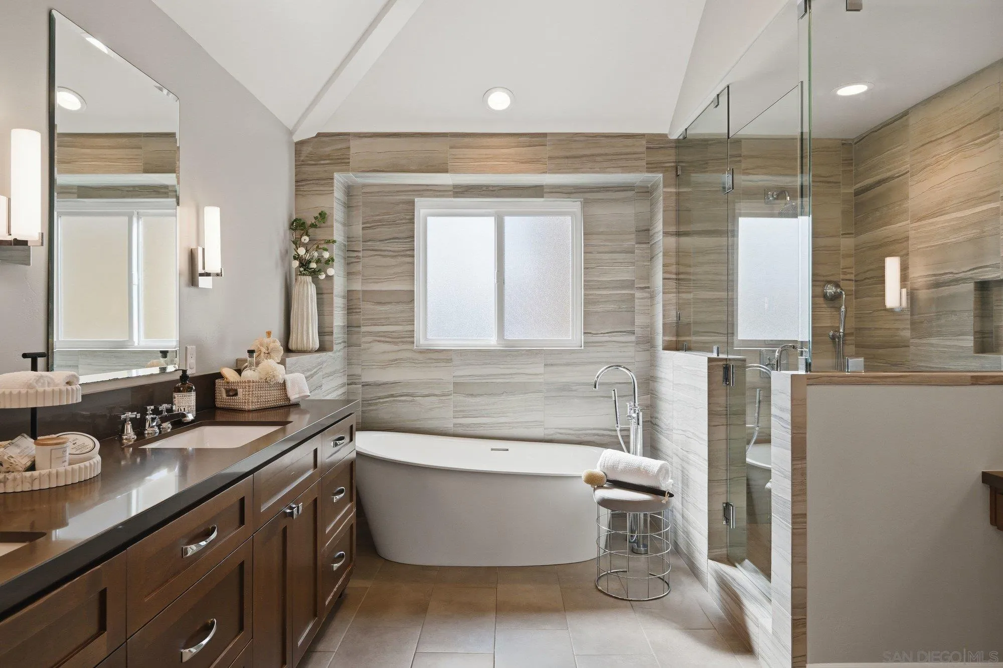 https://cdn.realtyfeed.com/cdn/127/260020767/f6f09068e28491527939827a34f2b348.webp