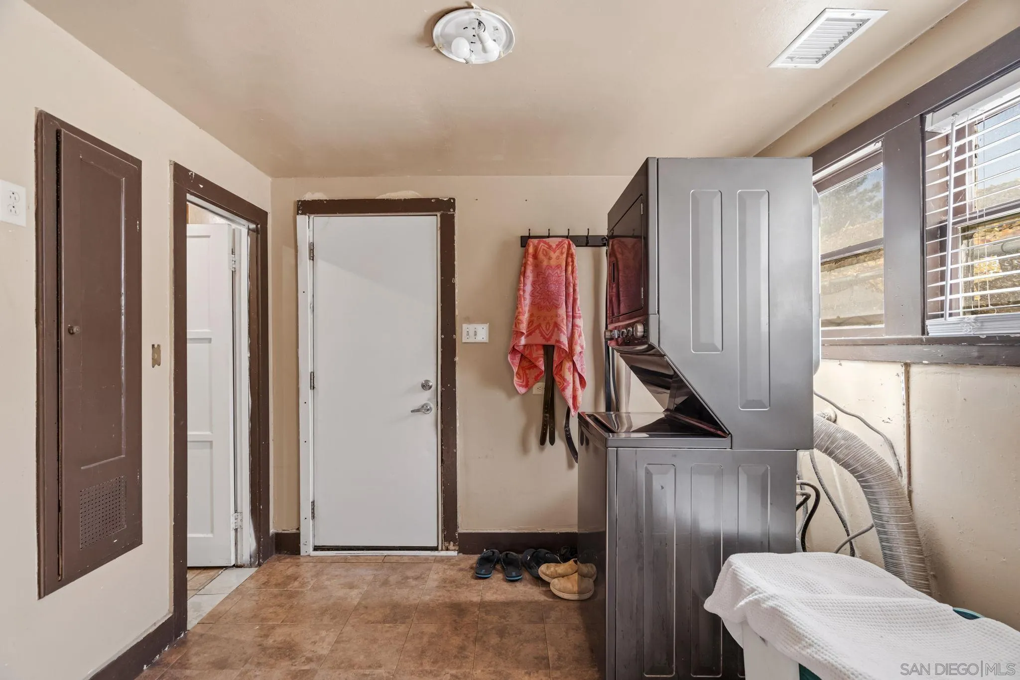 https://cdn.realtyfeed.com/cdn/127/260020777/b33a217235b22e5c134b3fa5cf2e393d.webp