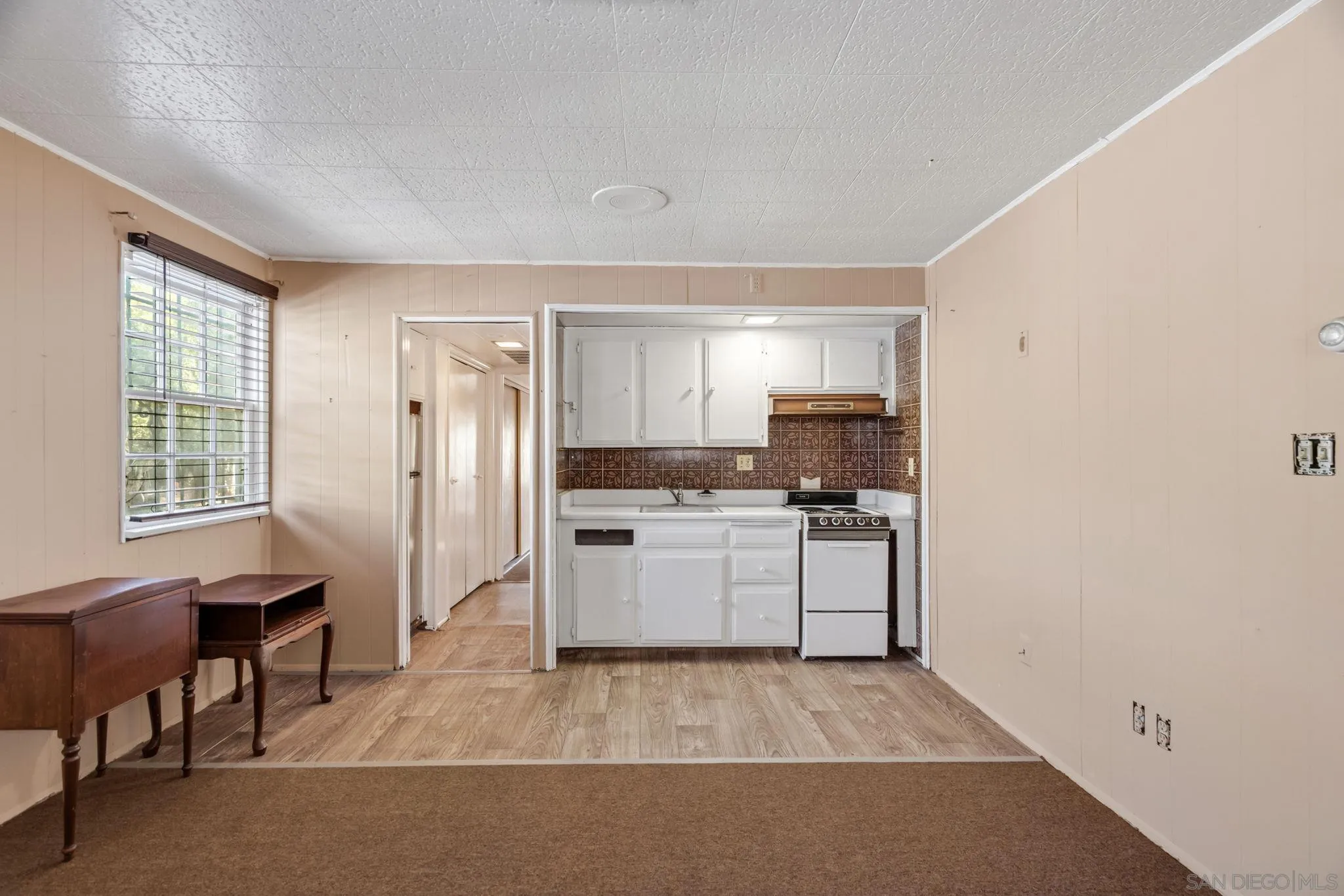 https://cdn.realtyfeed.com/cdn/127/260020777/fd0d9cb59ac46936f23eb5f5178f3093.webp