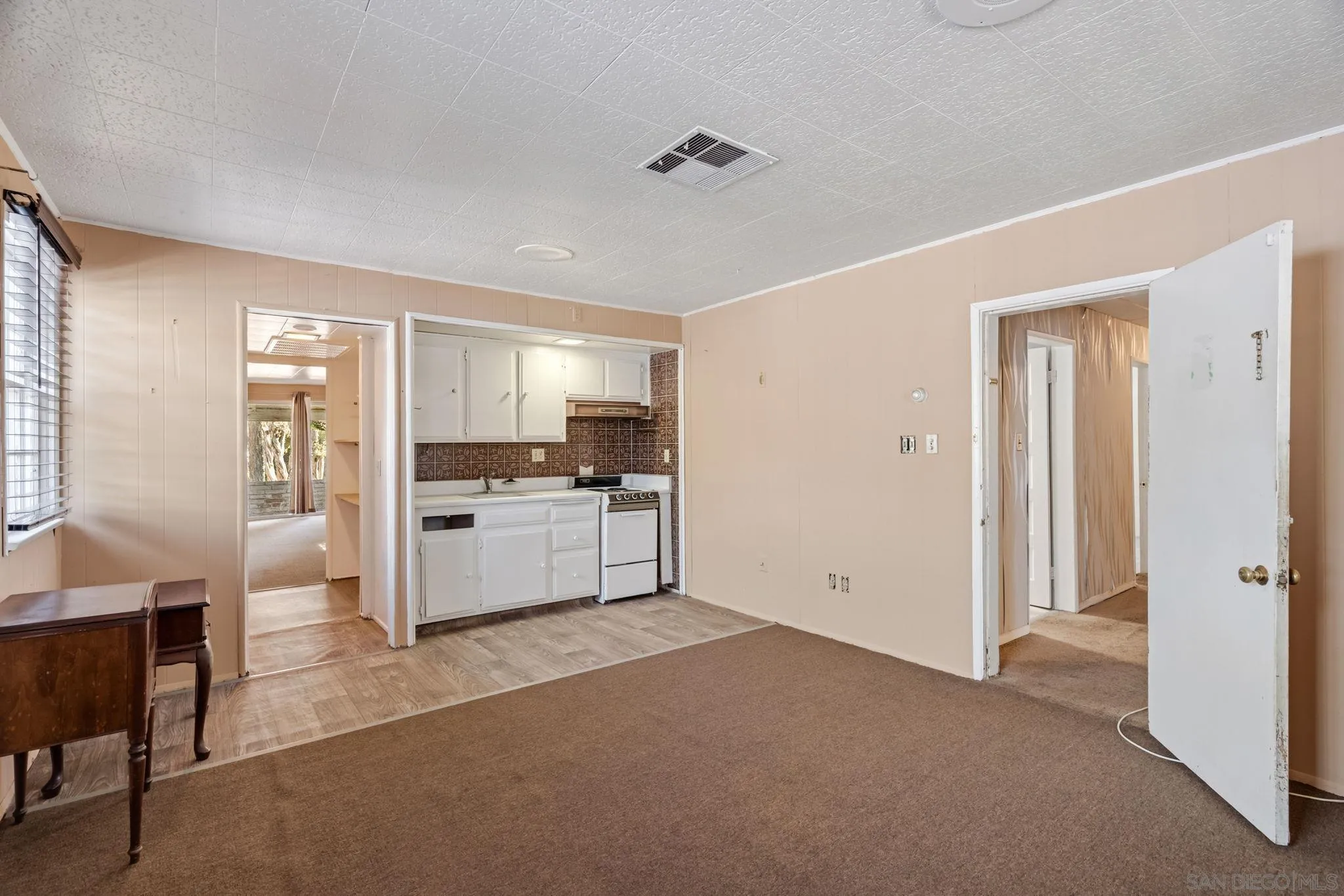 https://cdn.realtyfeed.com/cdn/127/260020777/fe3ab3098dee8072af106d6f5d16aafa.webp