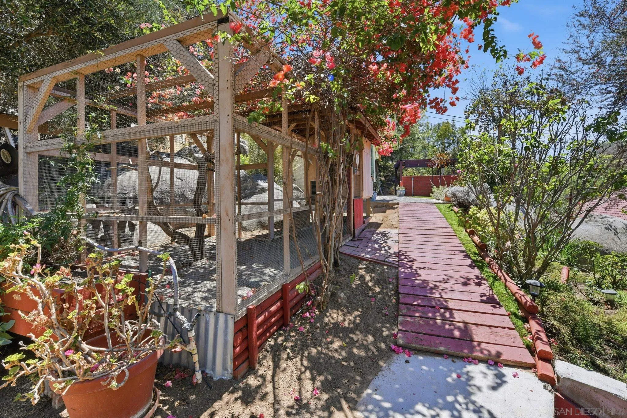 https://cdn.realtyfeed.com/cdn/127/260020786/1ac9c5c3e7e33aa62d136297ae26a9df.webp