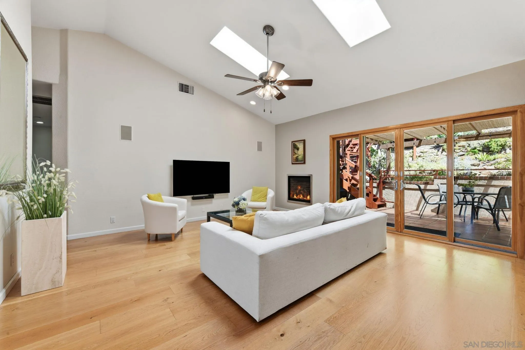 https://cdn.realtyfeed.com/cdn/127/260020786/9997a7d0abdba6e93a08ebfdbcaa7ea4.webp
