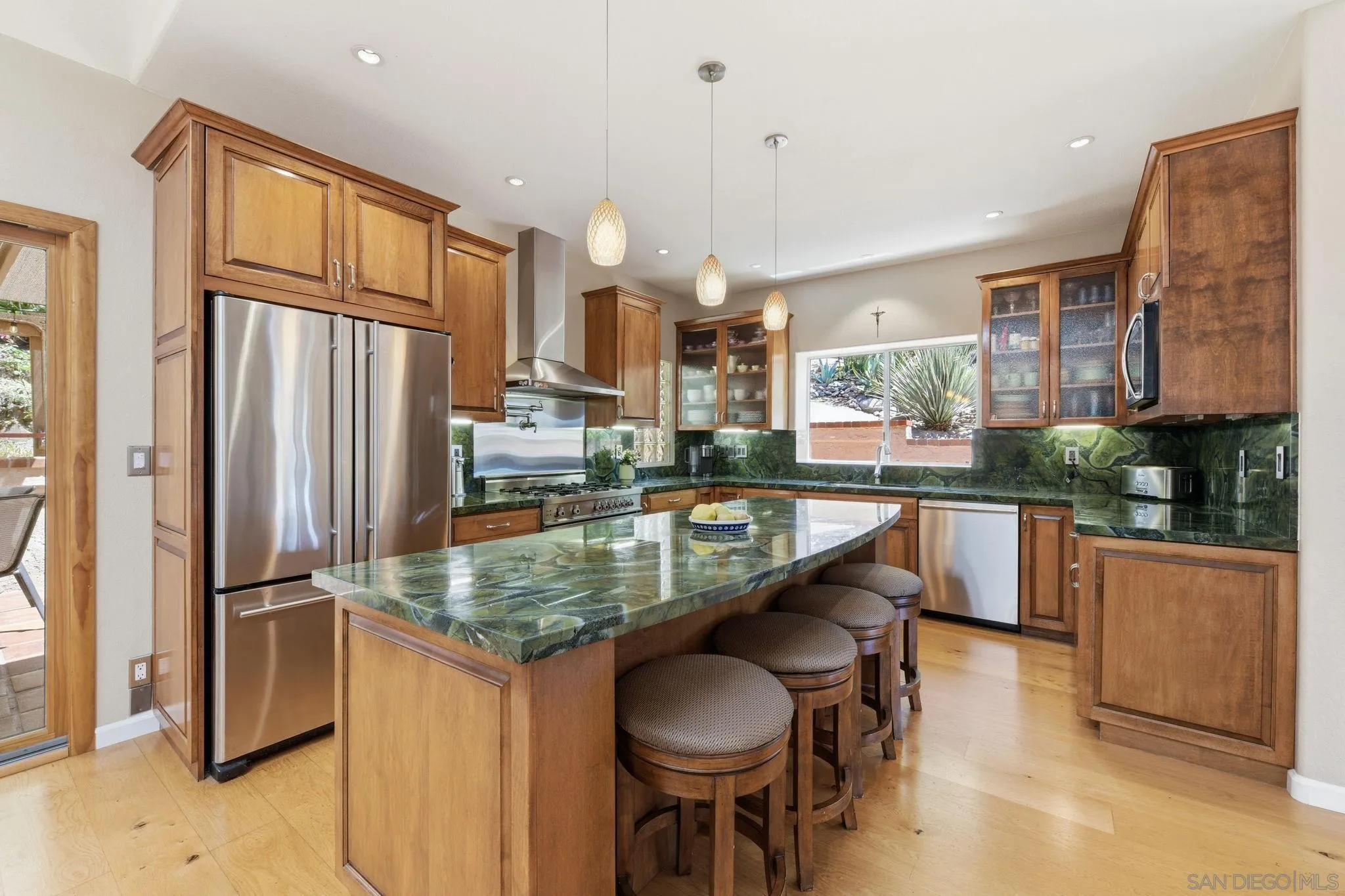 https://cdn.realtyfeed.com/cdn/127/260020786/9f295b097f50c85b21f48700bc181ce2.webp