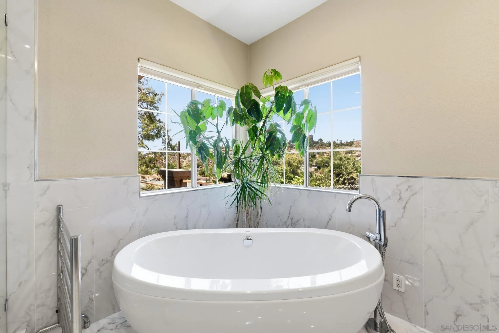 https://cdn.realtyfeed.com/cdn/127/260020786/d54f9d5f916b23dfdc22d25667b242e7.webp