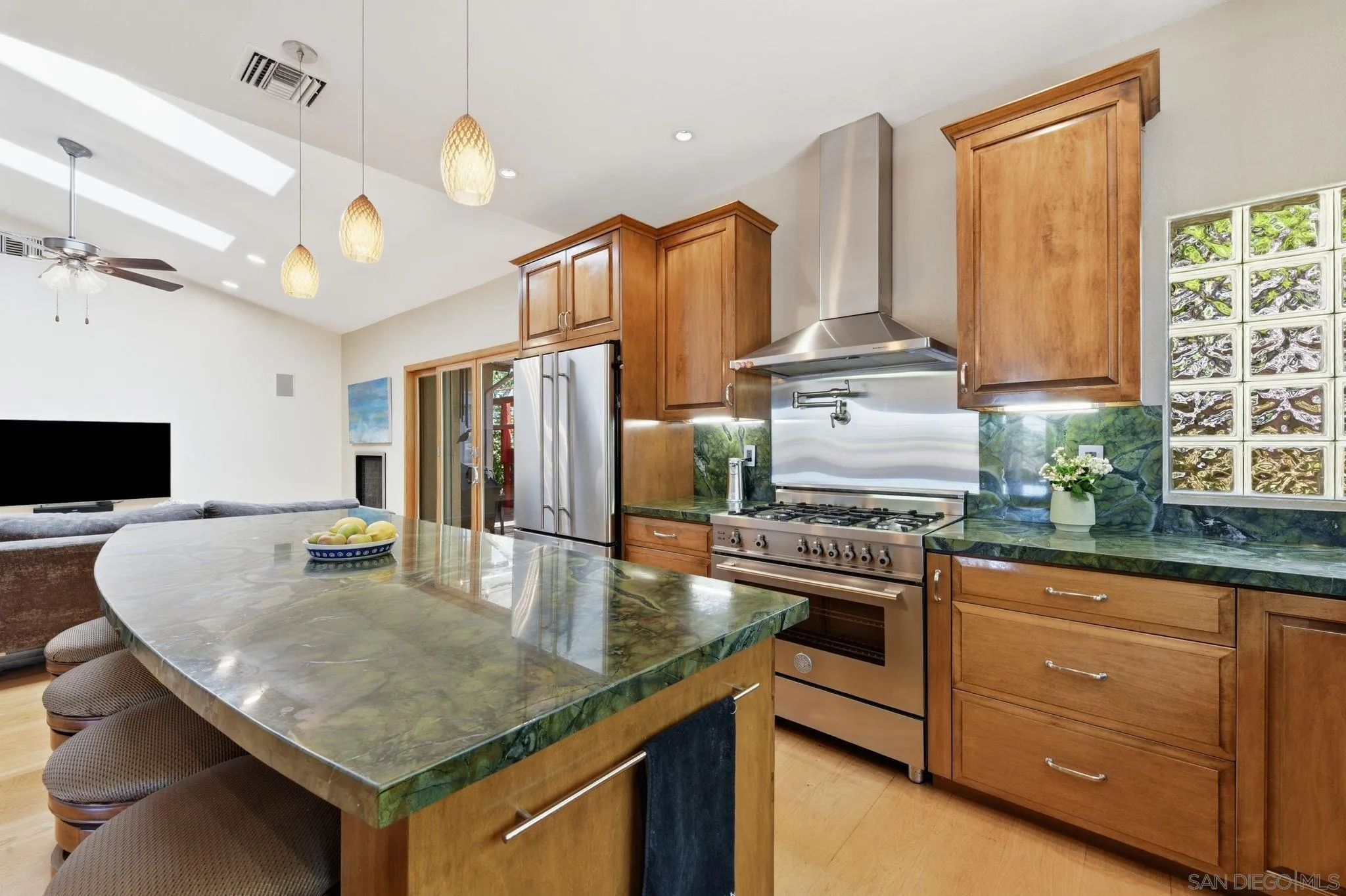 https://cdn.realtyfeed.com/cdn/127/260020786/ee8b606c822b3eeb2fde78f181bc7382.webp