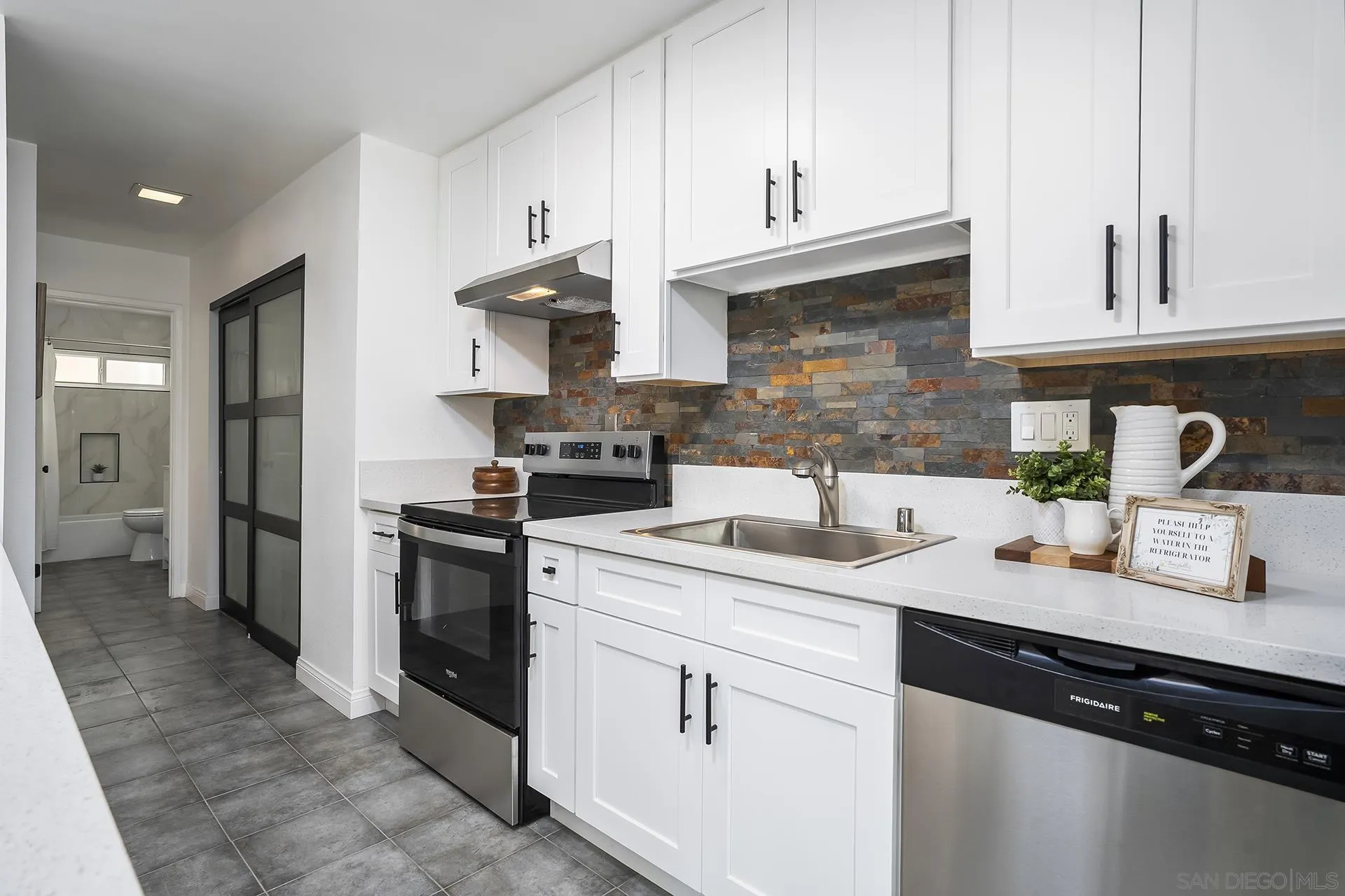 https://cdn.realtyfeed.com/cdn/127/260020787/41c8a1468bad8c07aad2886571d79b36.webp