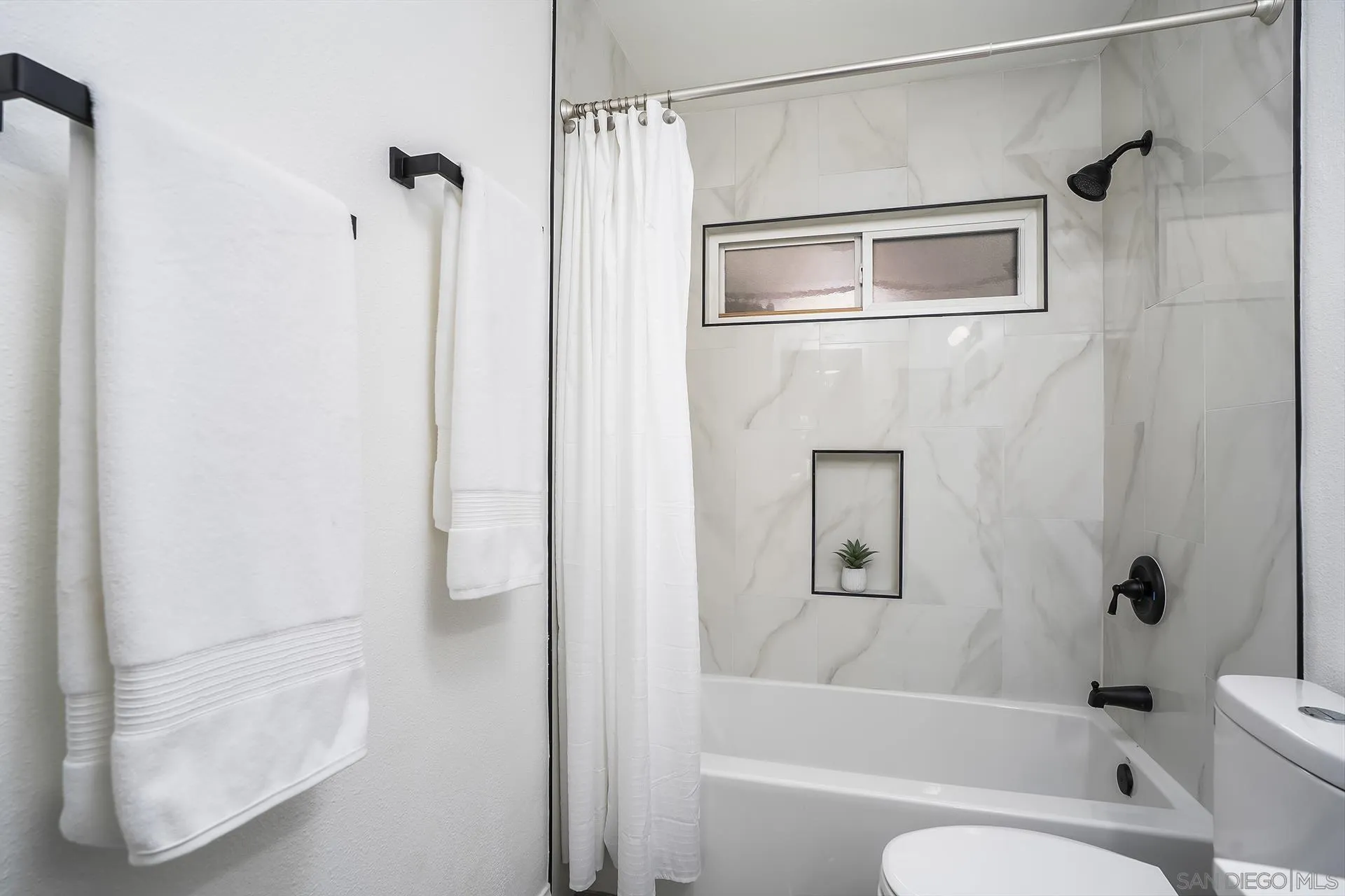https://cdn.realtyfeed.com/cdn/127/260020787/a122512a1bb9b03fada632745b790bce.webp