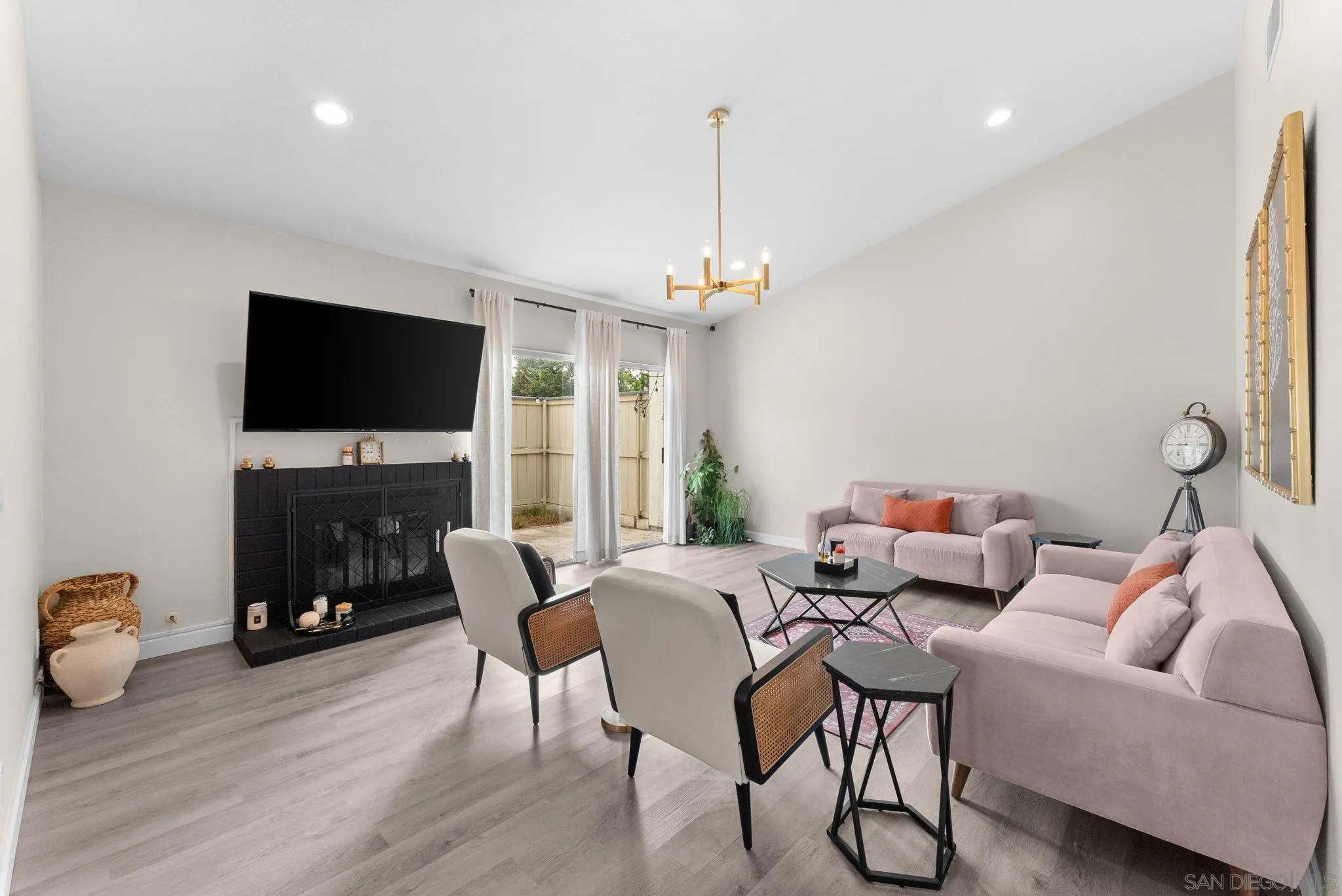 https://cdn.realtyfeed.com/cdn/127/260020797/1b2eb7c7957096121d614c1b79d93d72.webp