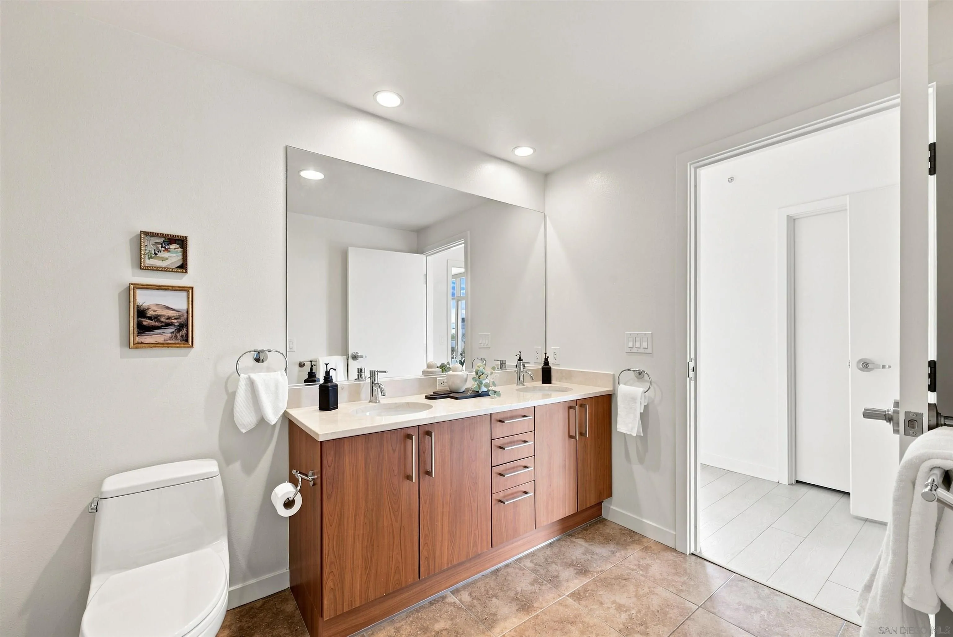https://cdn.realtyfeed.com/cdn/127/260020802/abfb2e687cb97d2e25d5a91a691fe27b.webp