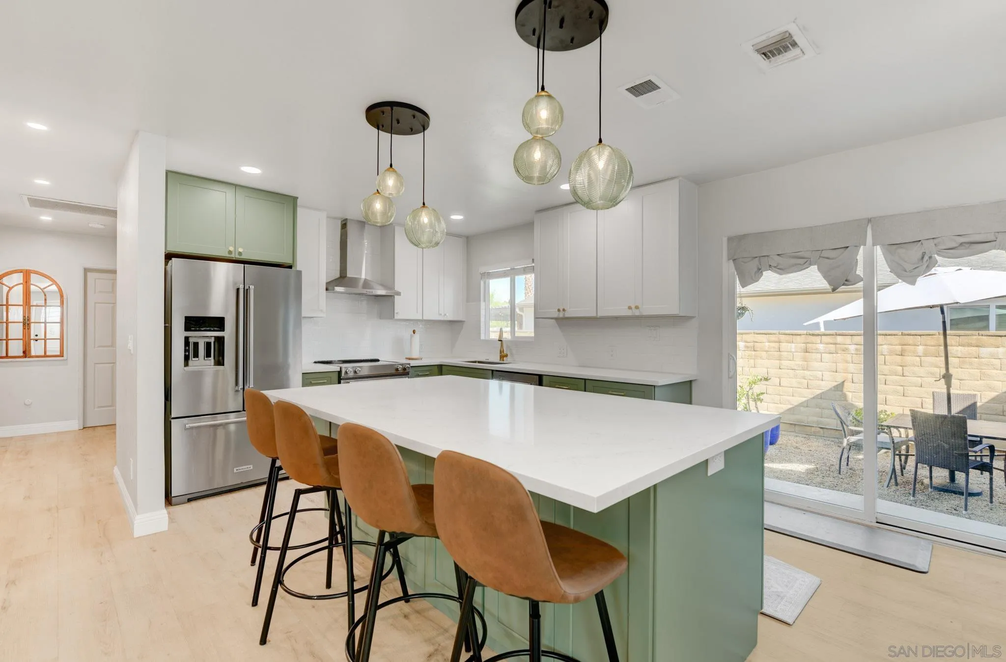 https://cdn.realtyfeed.com/cdn/127/260020805/13a05f979b09df4d8603b69aaebe3071.webp