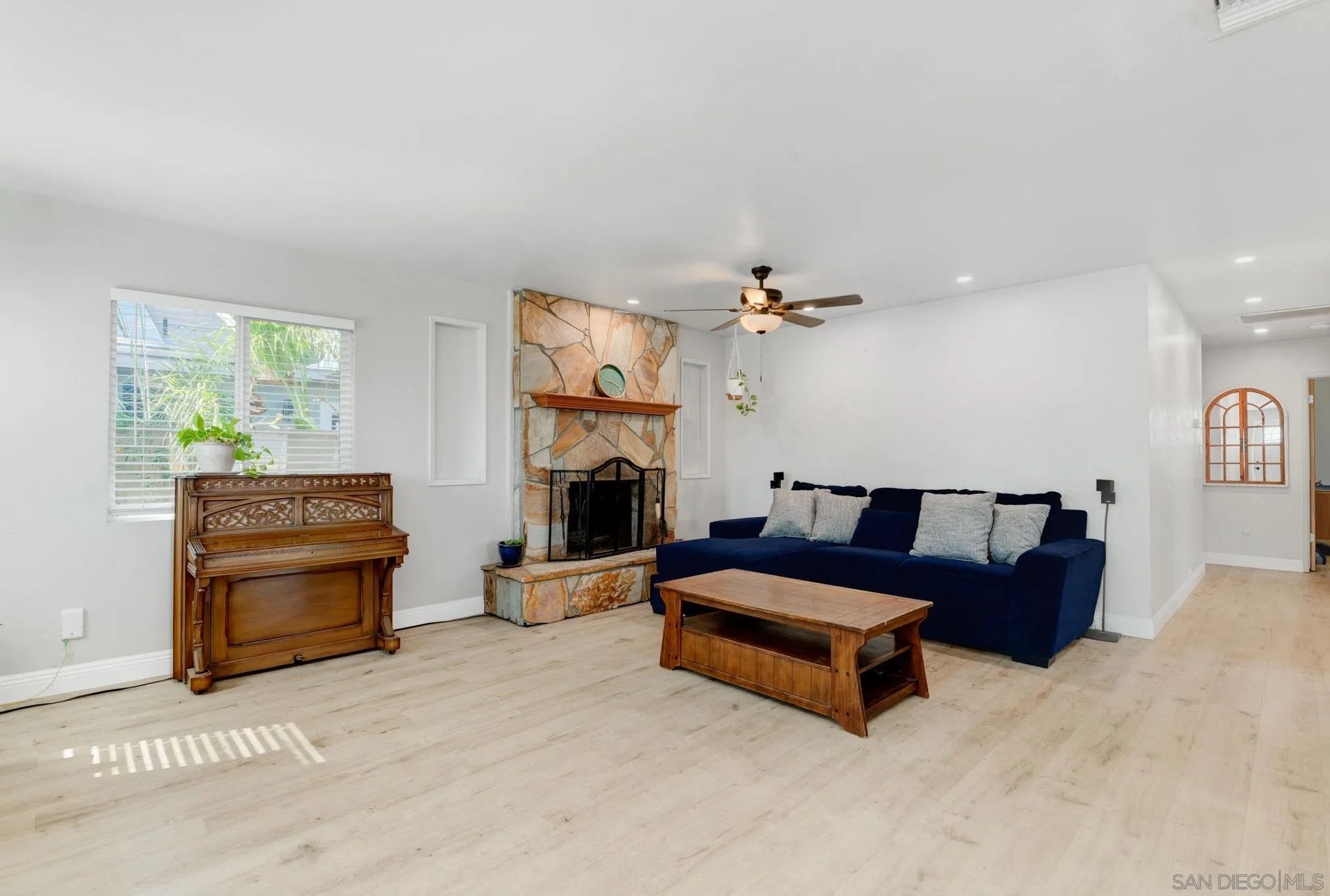 https://cdn.realtyfeed.com/cdn/127/260020805/67eeea7f10b3eb93155789fc794a4a66.webp