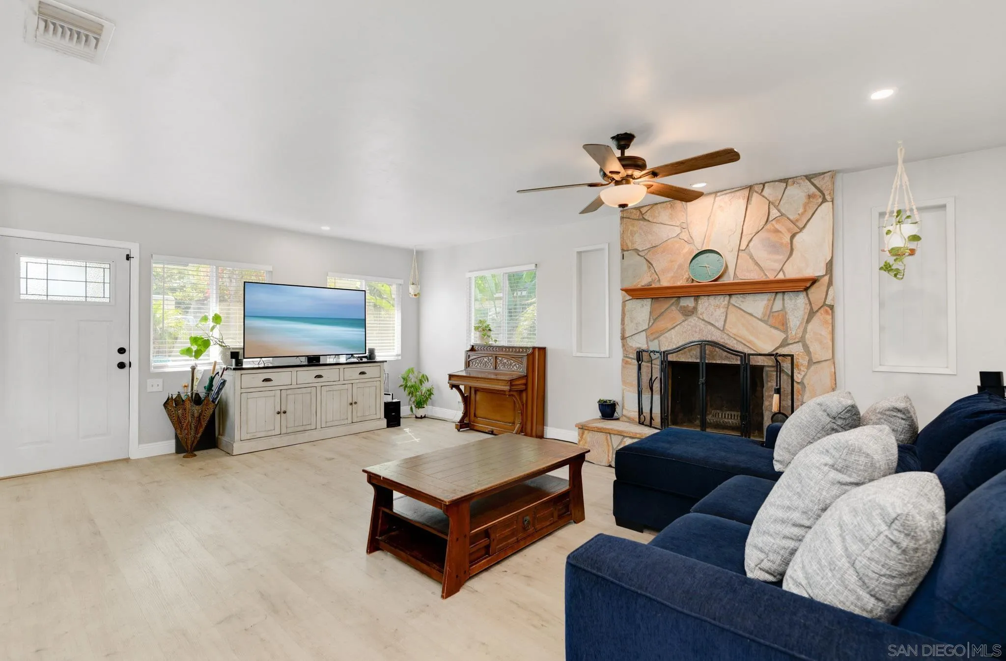 https://cdn.realtyfeed.com/cdn/127/260020805/701bca5b746435f2bb5e4d9a28c61ced.webp