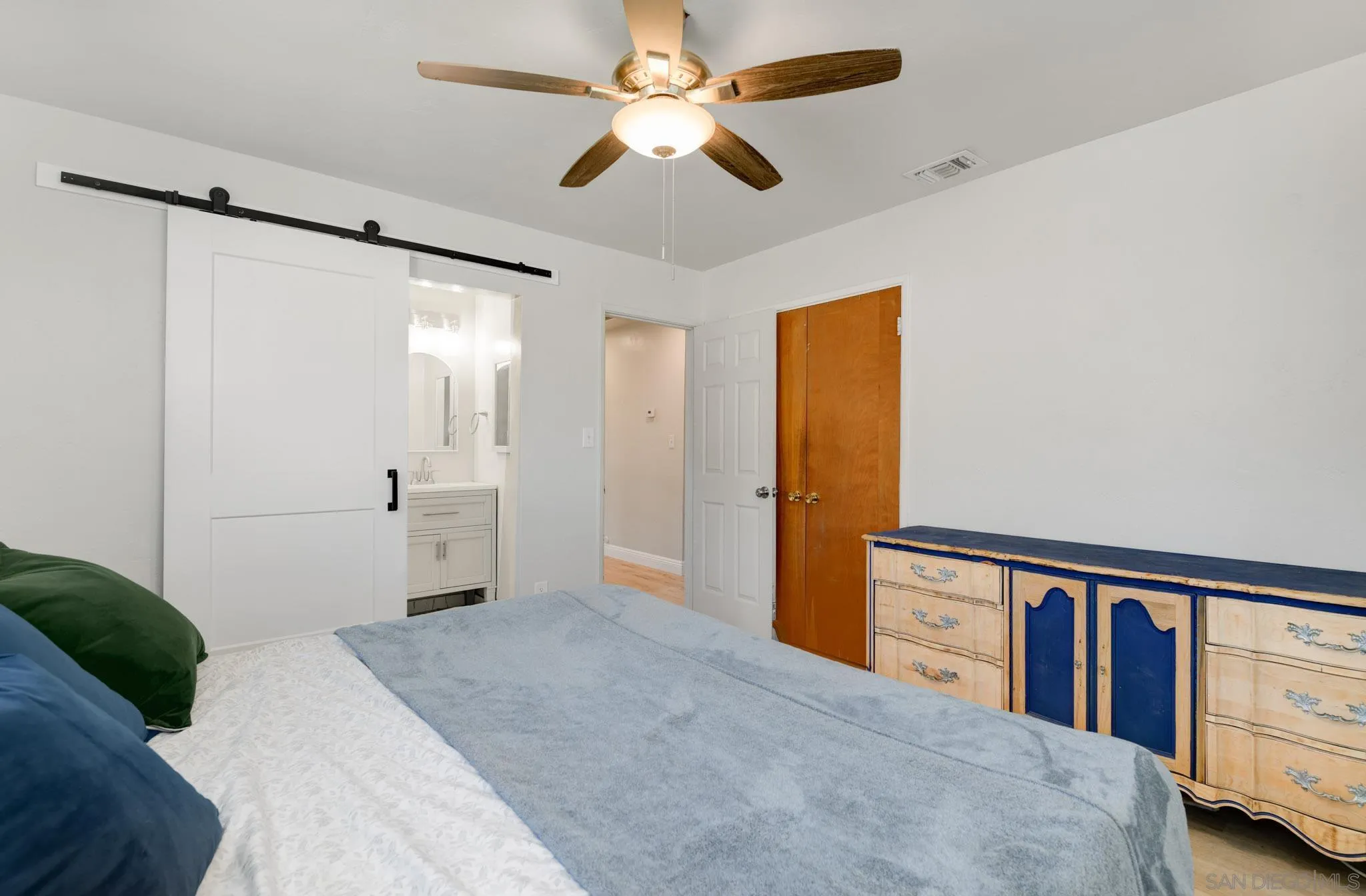 https://cdn.realtyfeed.com/cdn/127/260020805/893eda50769b0fde3bbb295f5b1526d6.webp