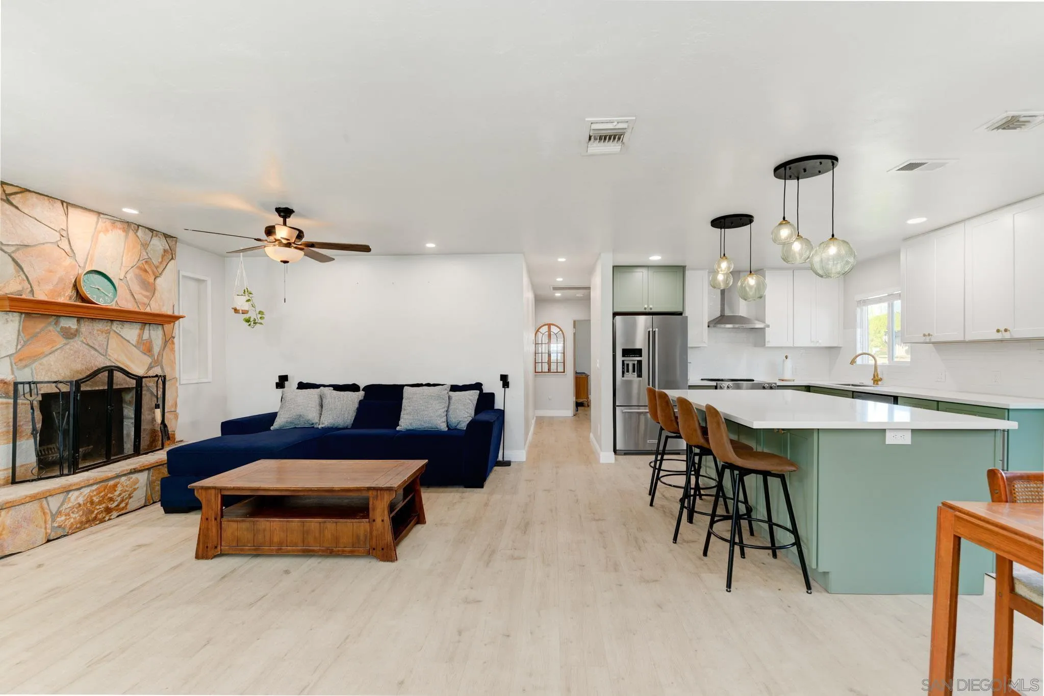 https://cdn.realtyfeed.com/cdn/127/260020805/b8fb7936d894f3f5351eb3861f1b272e.webp