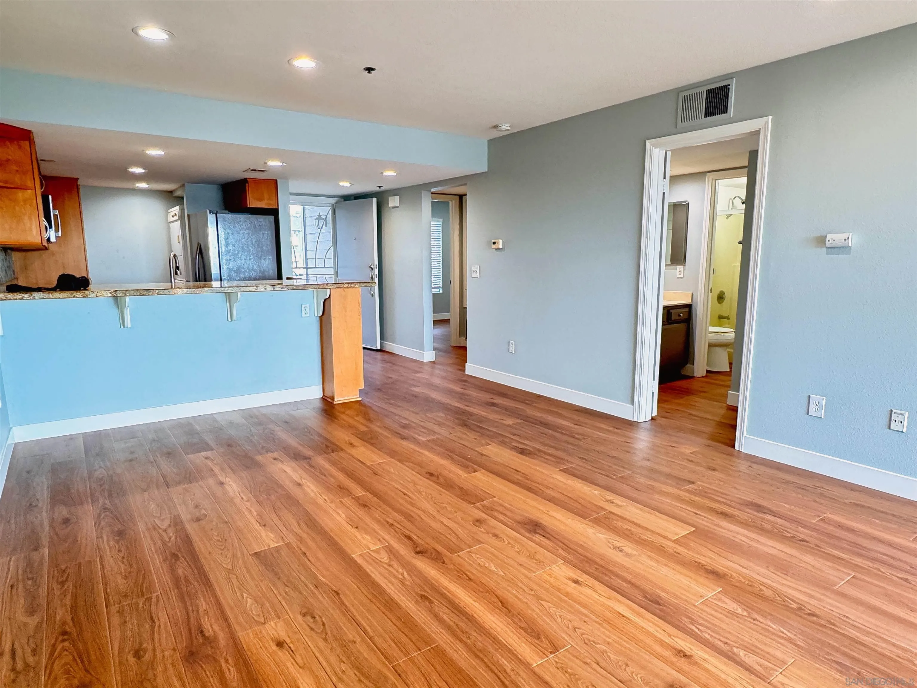 https://cdn.realtyfeed.com/cdn/127/260020813/4b8af13fa56d613df96d11fb0b5d89a7.webp