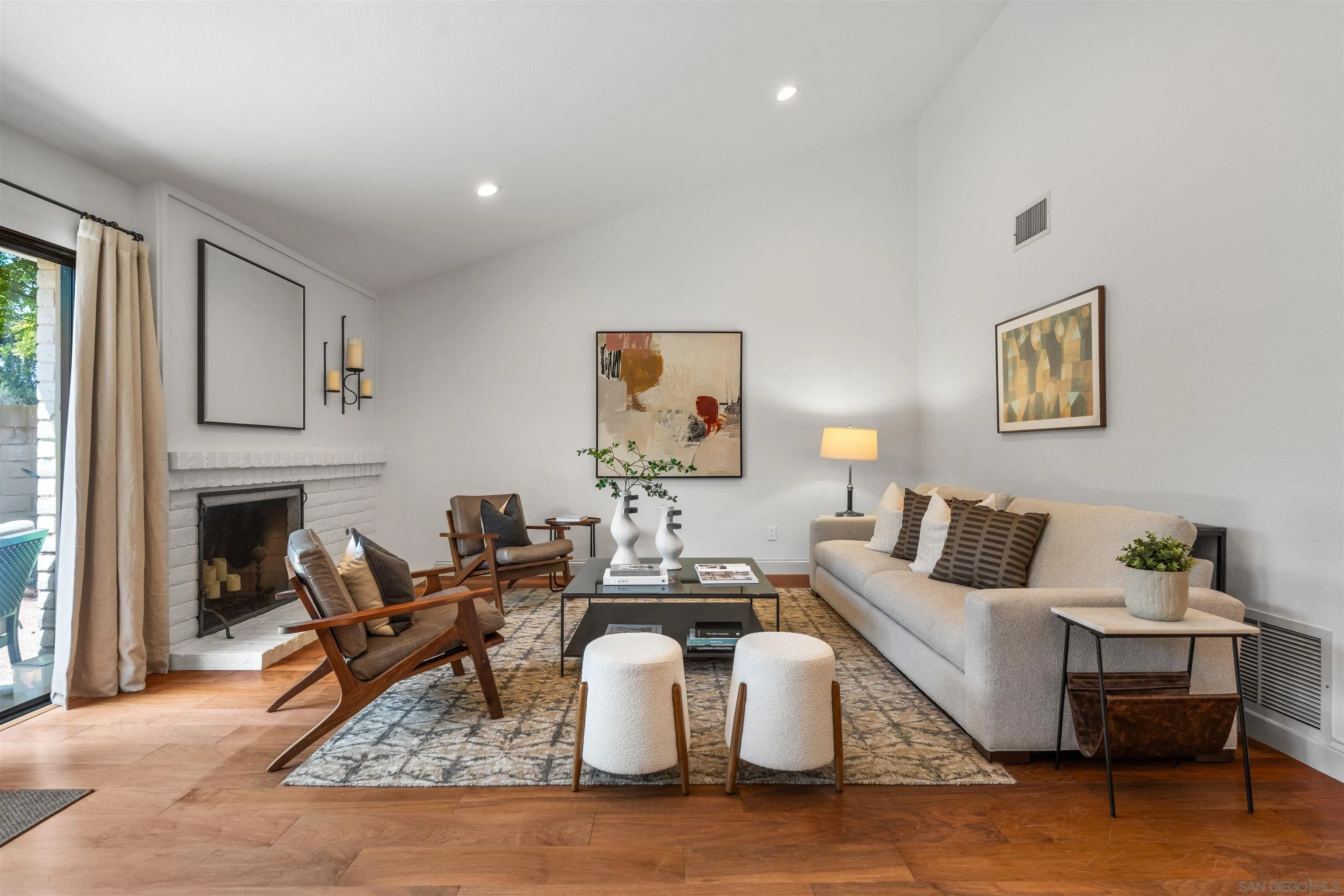 https://cdn.realtyfeed.com/cdn/127/260020814/28677bae2d43f3badd4b7871123f9de3.webp