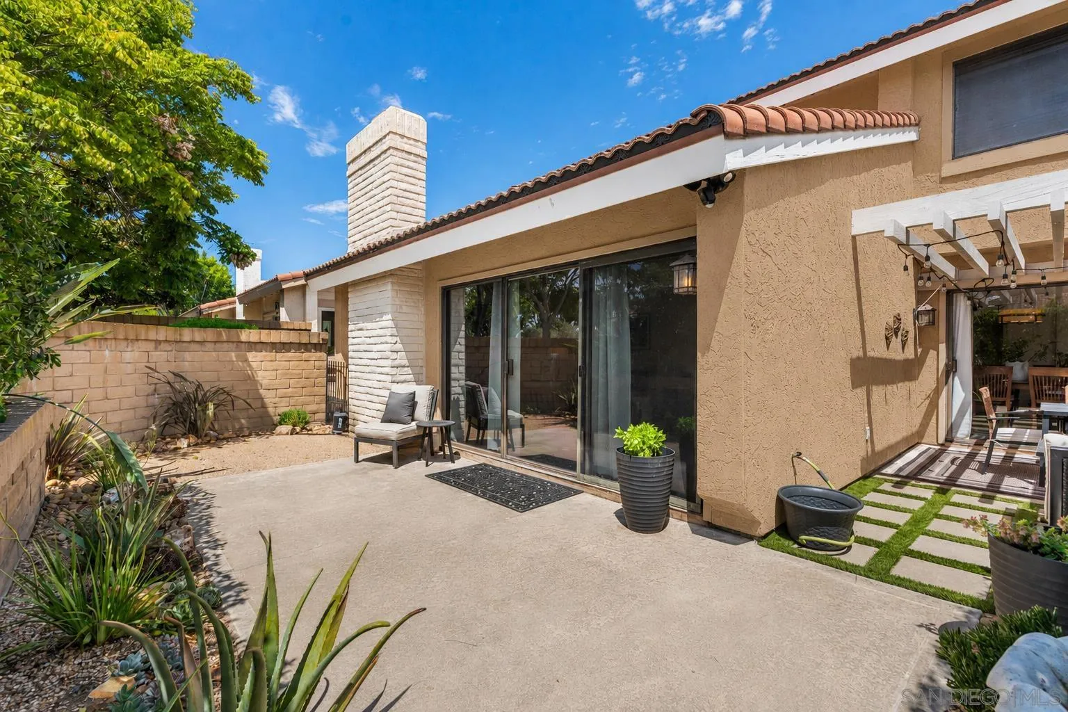https://cdn.realtyfeed.com/cdn/127/260020814/40e90e5f4c408d165e11a3d7a96c3f74.webp