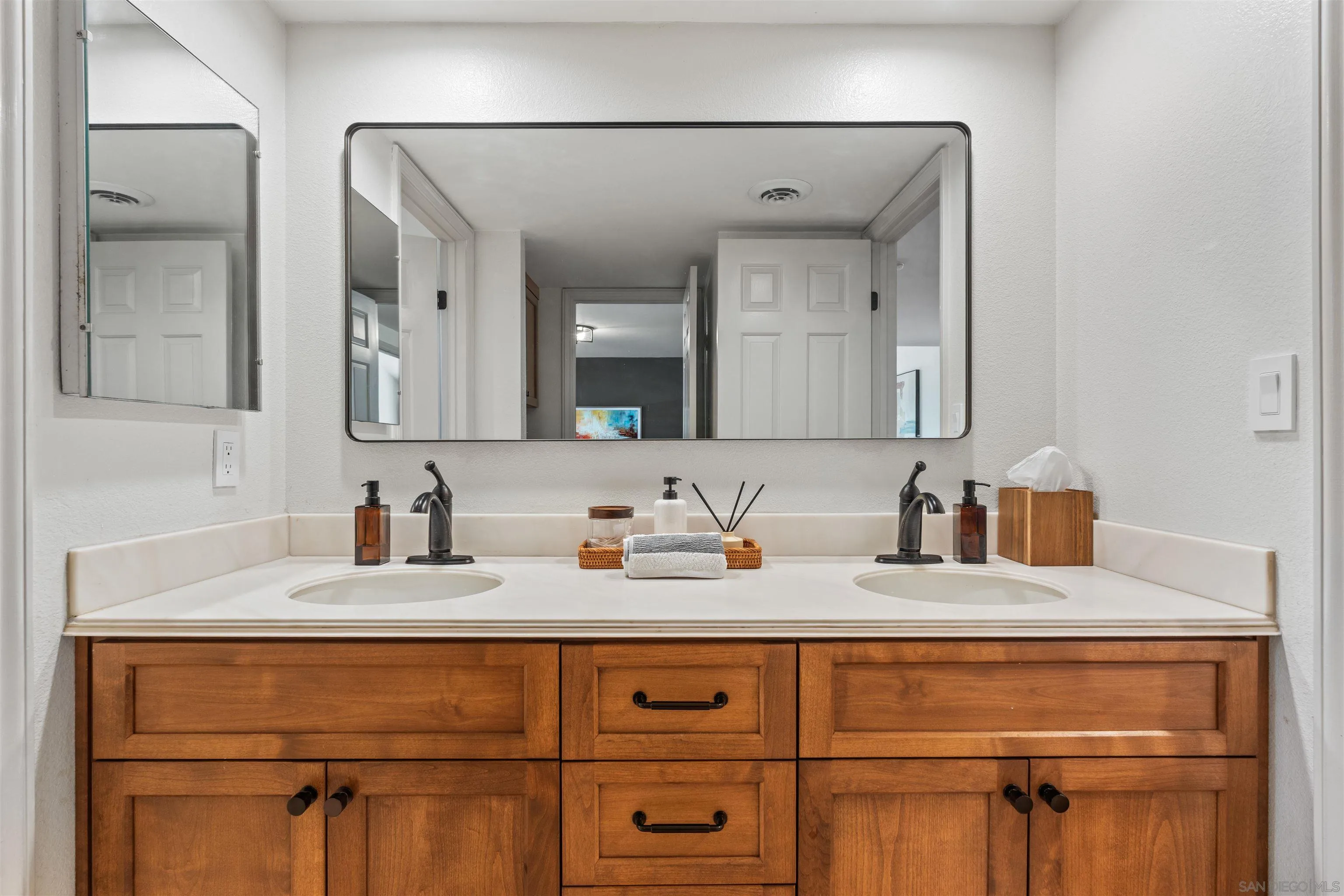 https://cdn.realtyfeed.com/cdn/127/260020814/4534f7cf787dd9ddb22805a9d271421f.webp