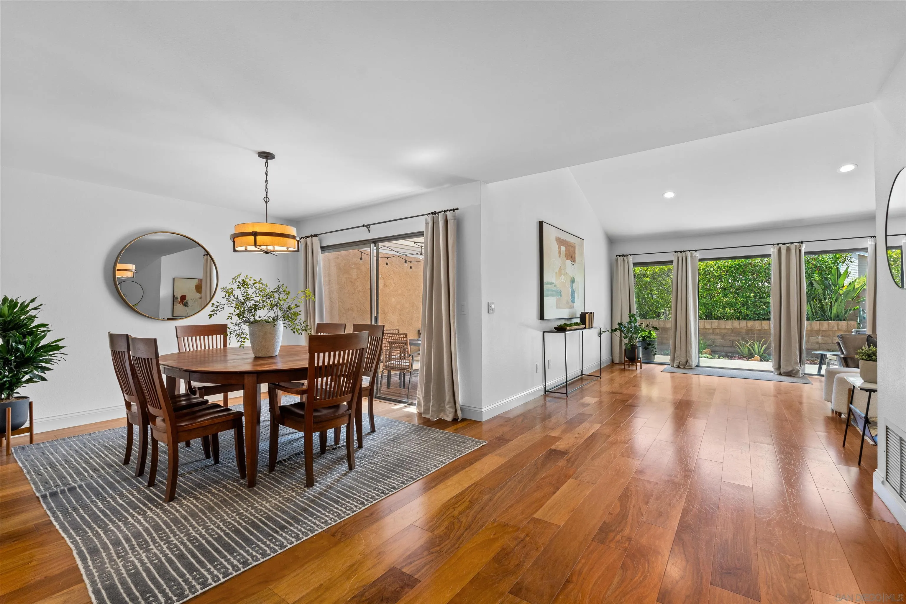 https://cdn.realtyfeed.com/cdn/127/260020814/4801c0ce74a7d95b72bb4d568e0dc9ed.webp