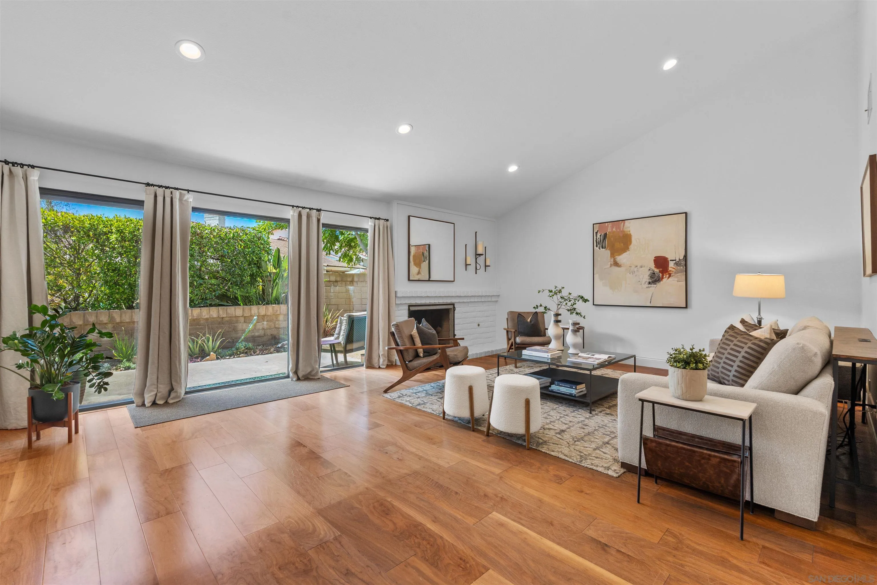 https://cdn.realtyfeed.com/cdn/127/260020814/73bbec55b48e568fd7047967bc500e5a.webp