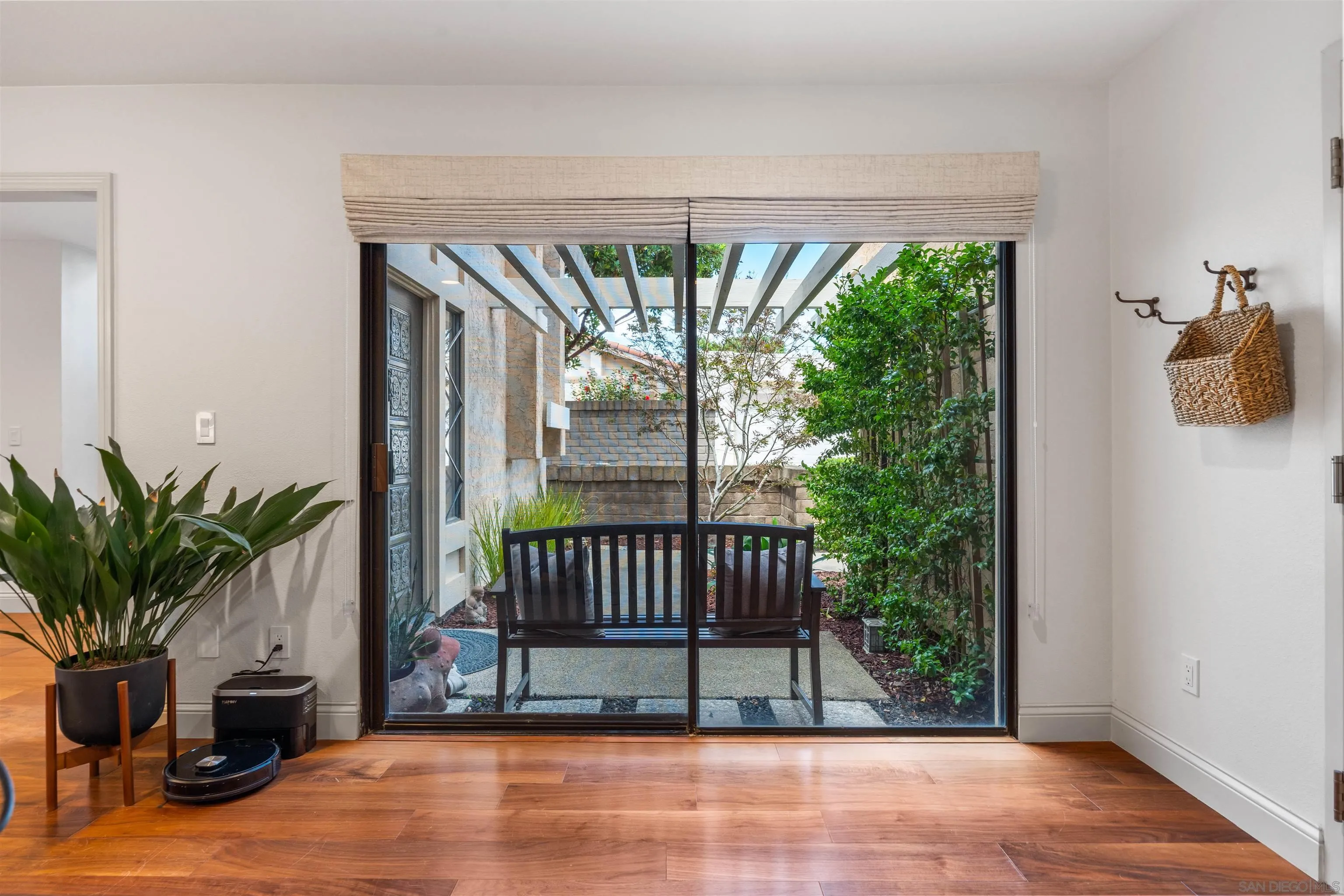 https://cdn.realtyfeed.com/cdn/127/260020814/e76be55bdac21b5040767bcf7a1d0b1b.webp