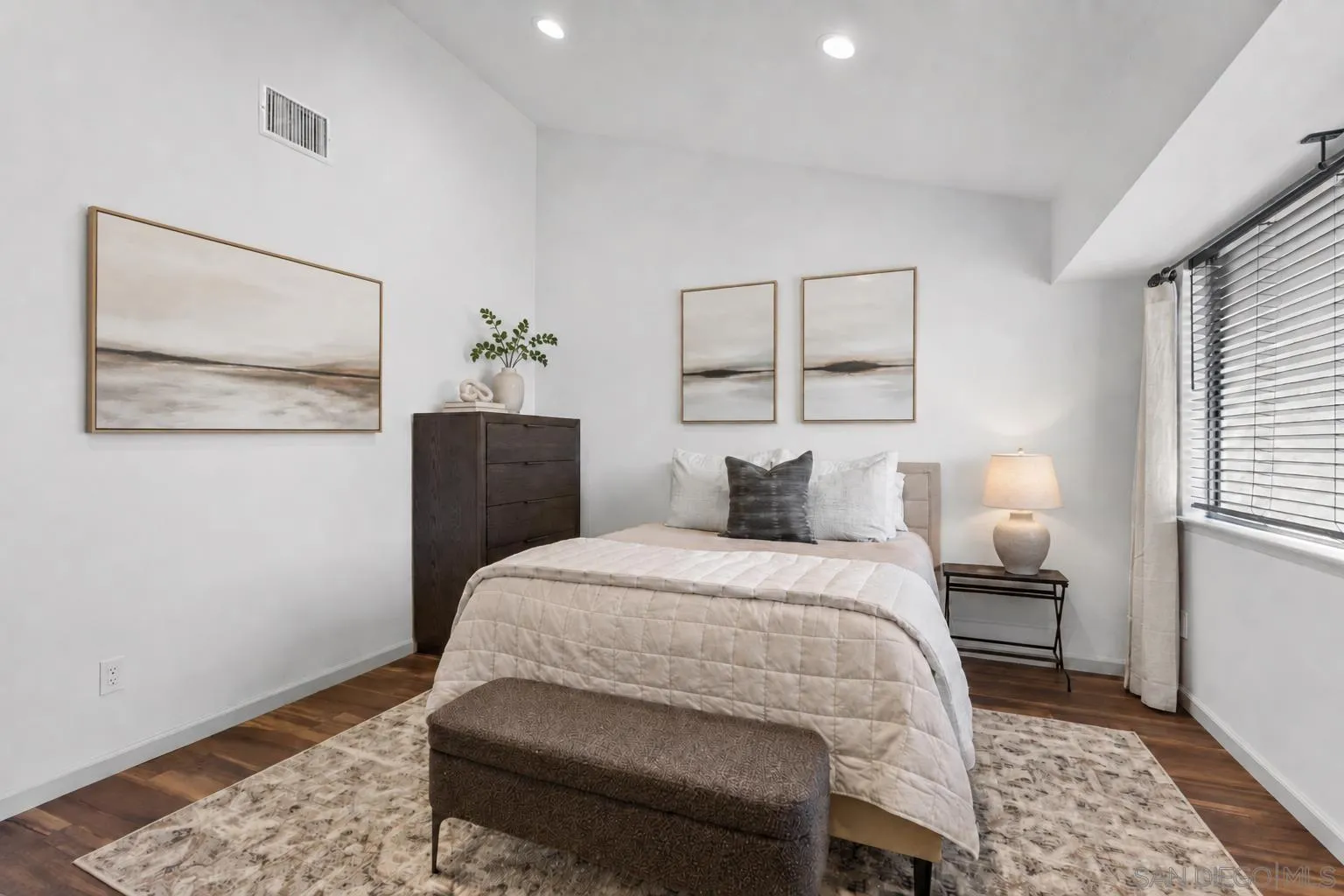 https://cdn.realtyfeed.com/cdn/127/260020814/fb42c03ca8cddeb7211c9d71bd9439c4.webp