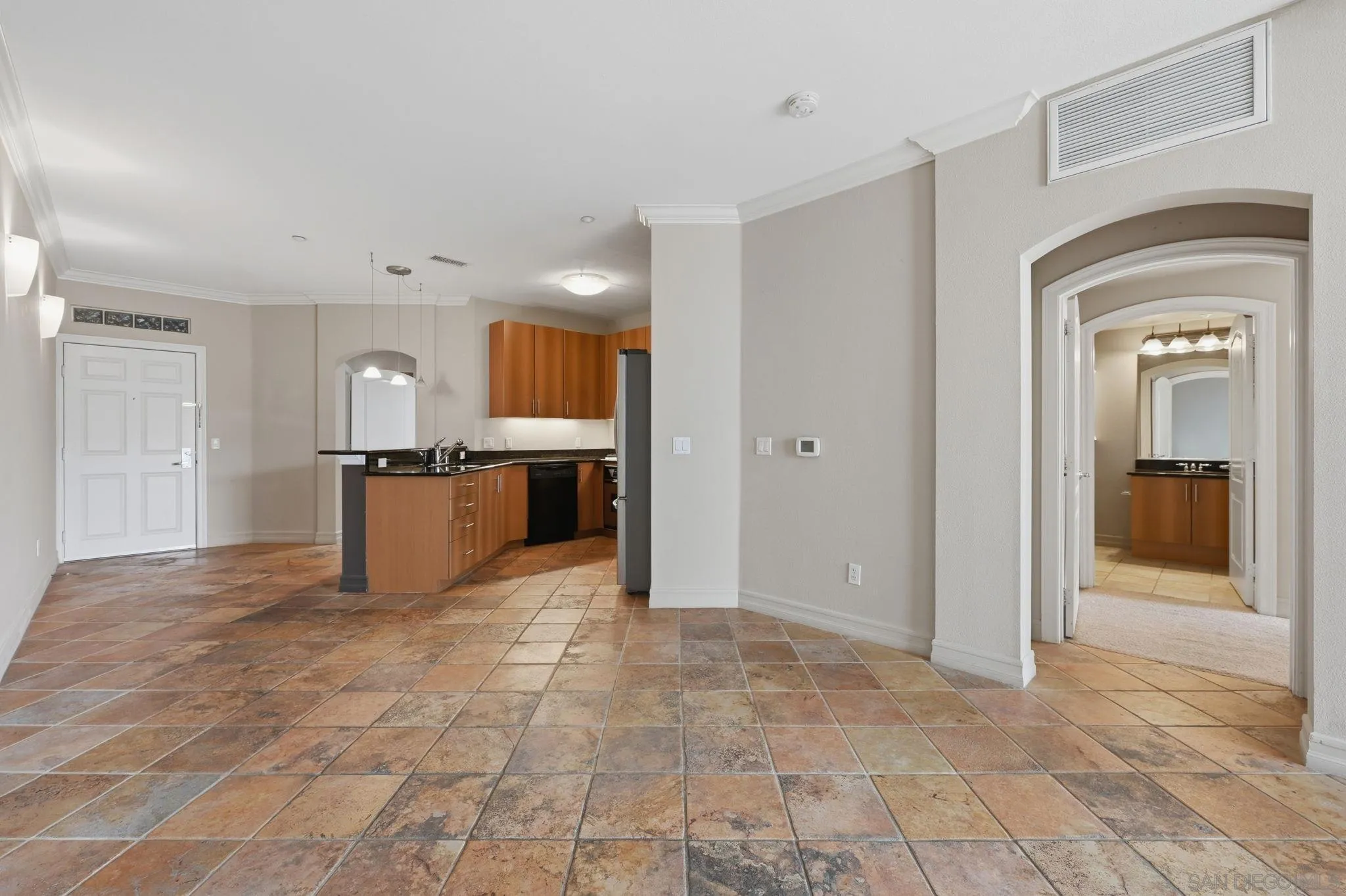 https://cdn.realtyfeed.com/cdn/127/260020820/973c22a036a21de689e52479e75402d1.webp