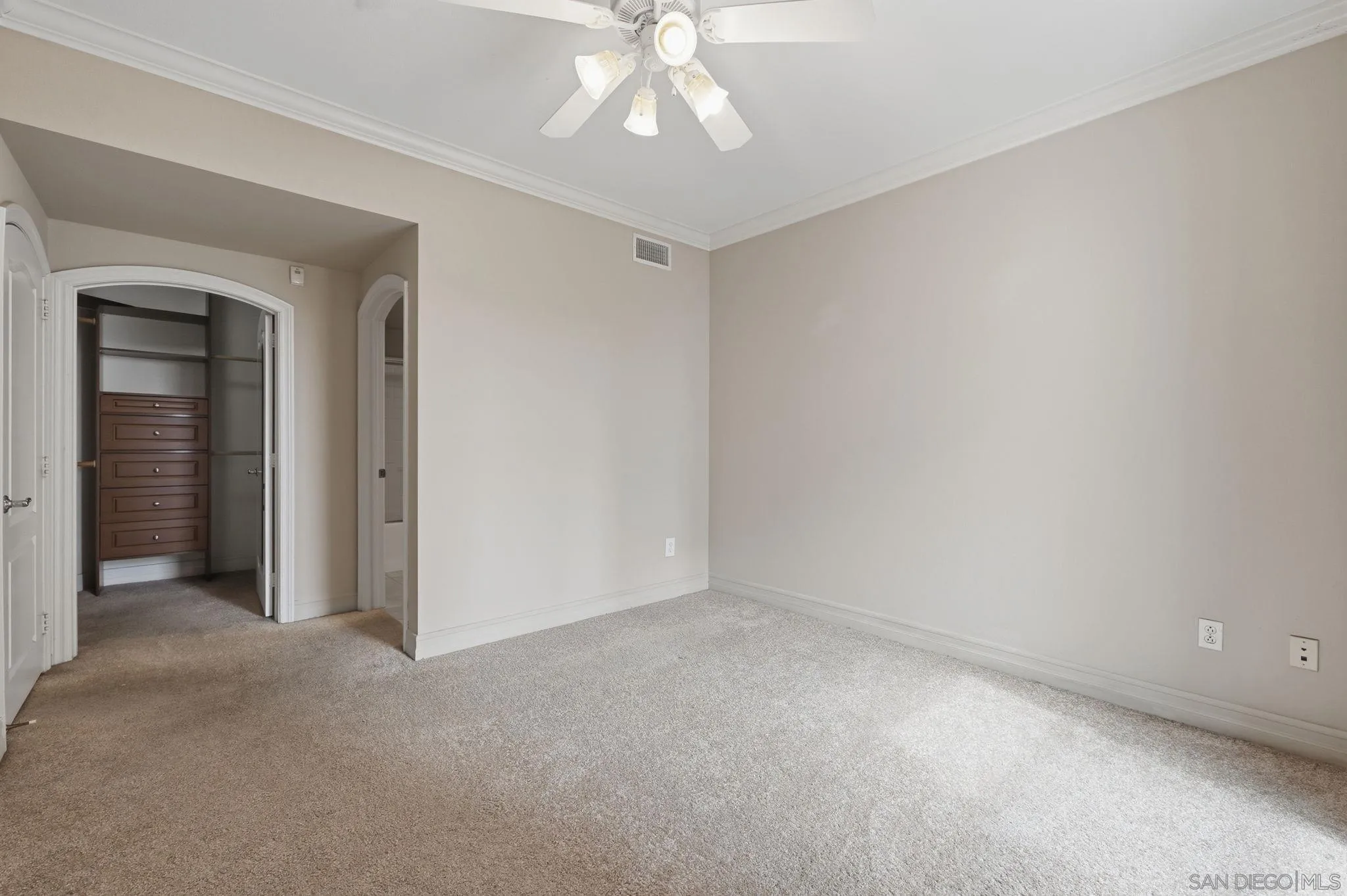 https://cdn.realtyfeed.com/cdn/127/260020820/a2397360777f3fe92e8f08ee1114930f.webp