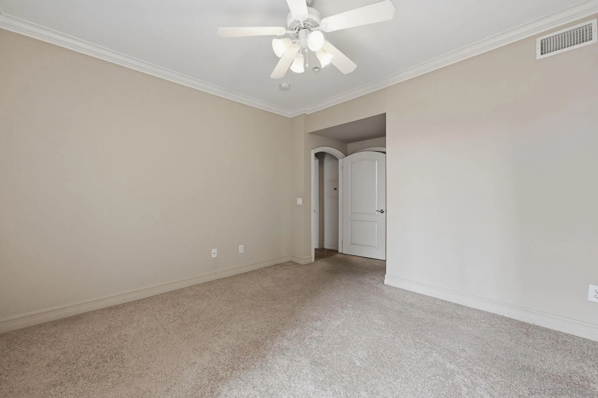 https://cdn.realtyfeed.com/cdn/127/260020820/bb2b0e975470daca750598a2d67be8d4.webp