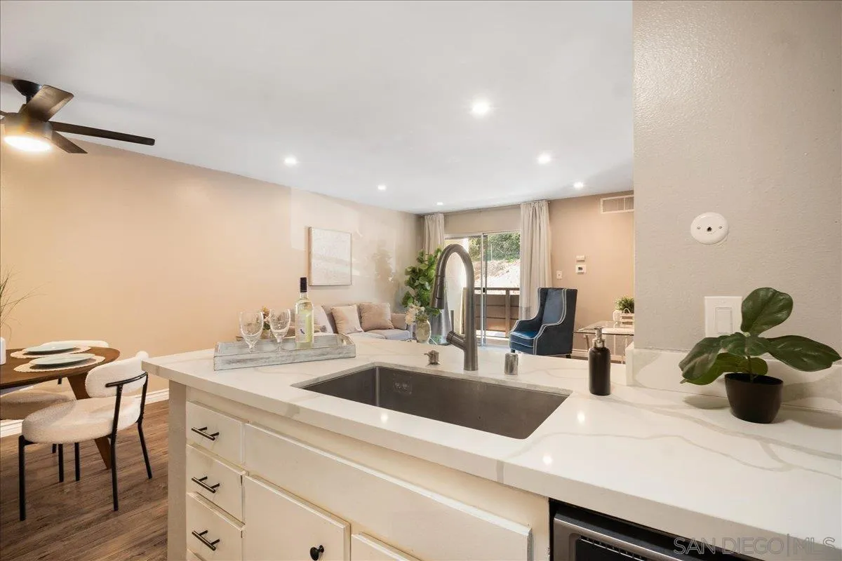 https://cdn.realtyfeed.com/cdn/127/260020821/f405e14a3946b697bf34c4529fe2a76c.webp