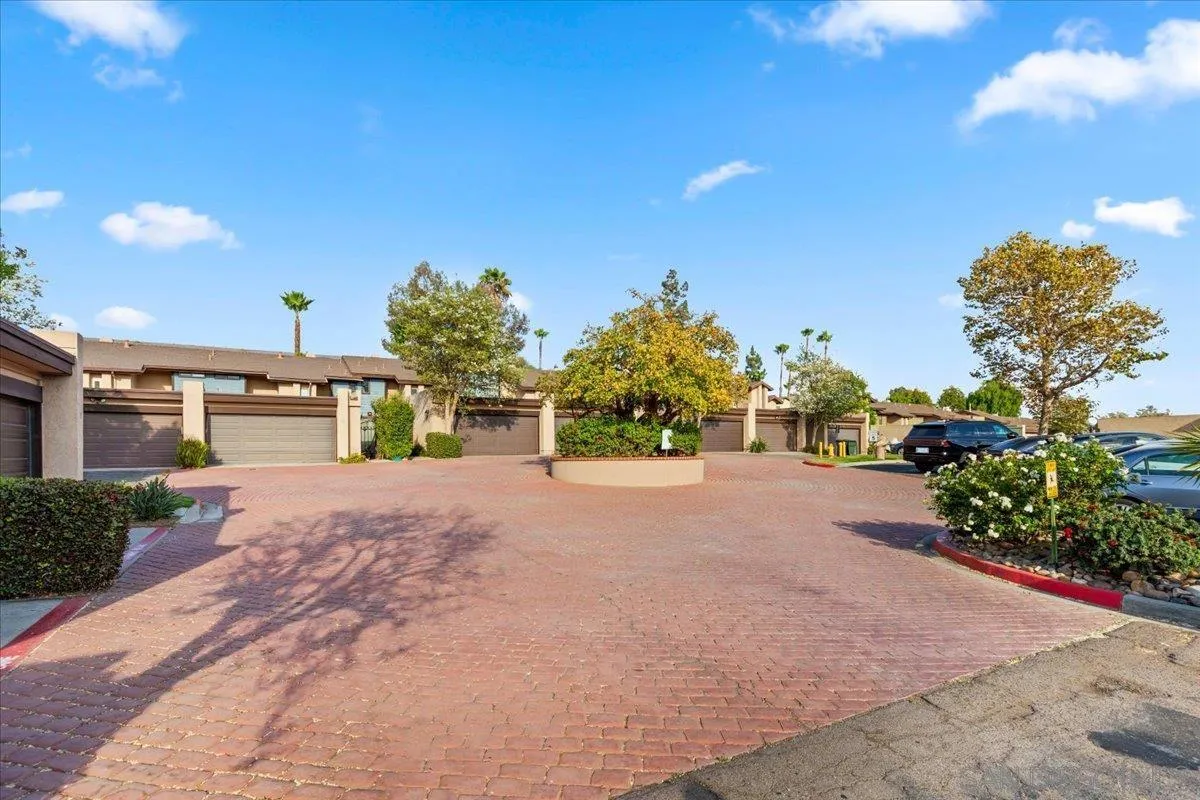 https://cdn.realtyfeed.com/cdn/127/260020829/885faf2e74b8abc5995d60c4c92ea698.webp