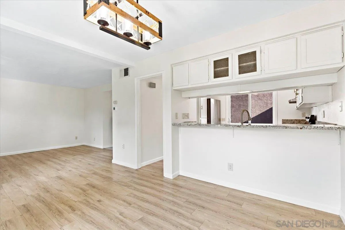 https://cdn.realtyfeed.com/cdn/127/260020829/89e7569d7223f0e04c5d8b55a3fad9d9.webp