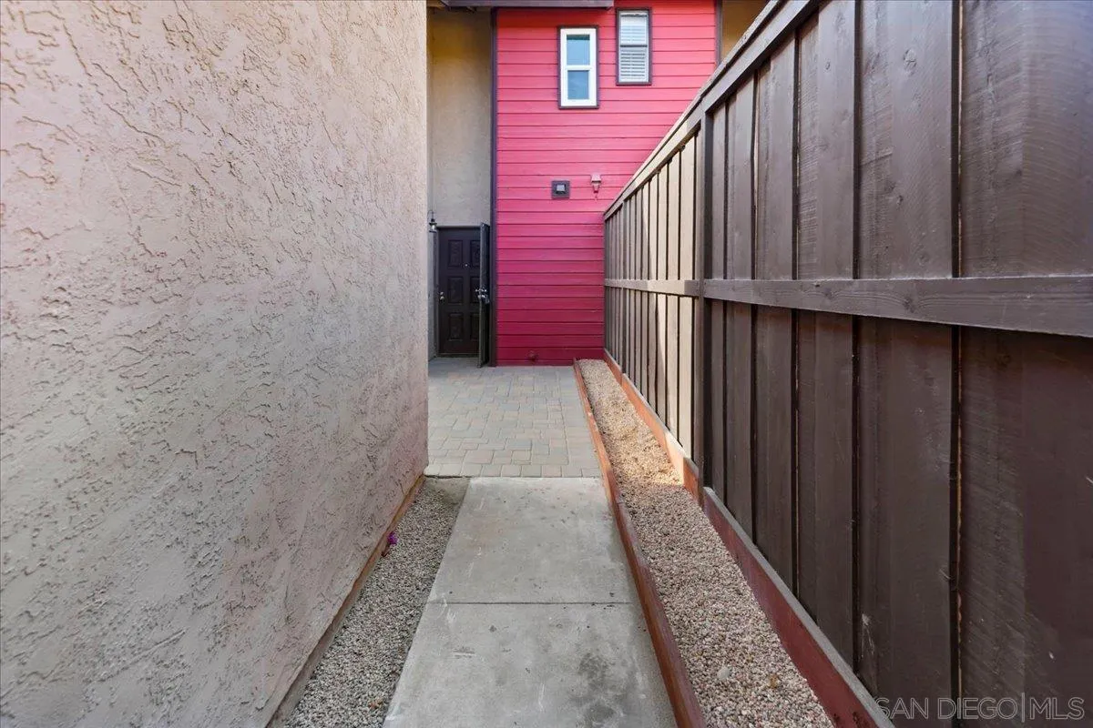 https://cdn.realtyfeed.com/cdn/127/260020829/8f6d69567c16ad0581bd1b81436cde98.webp