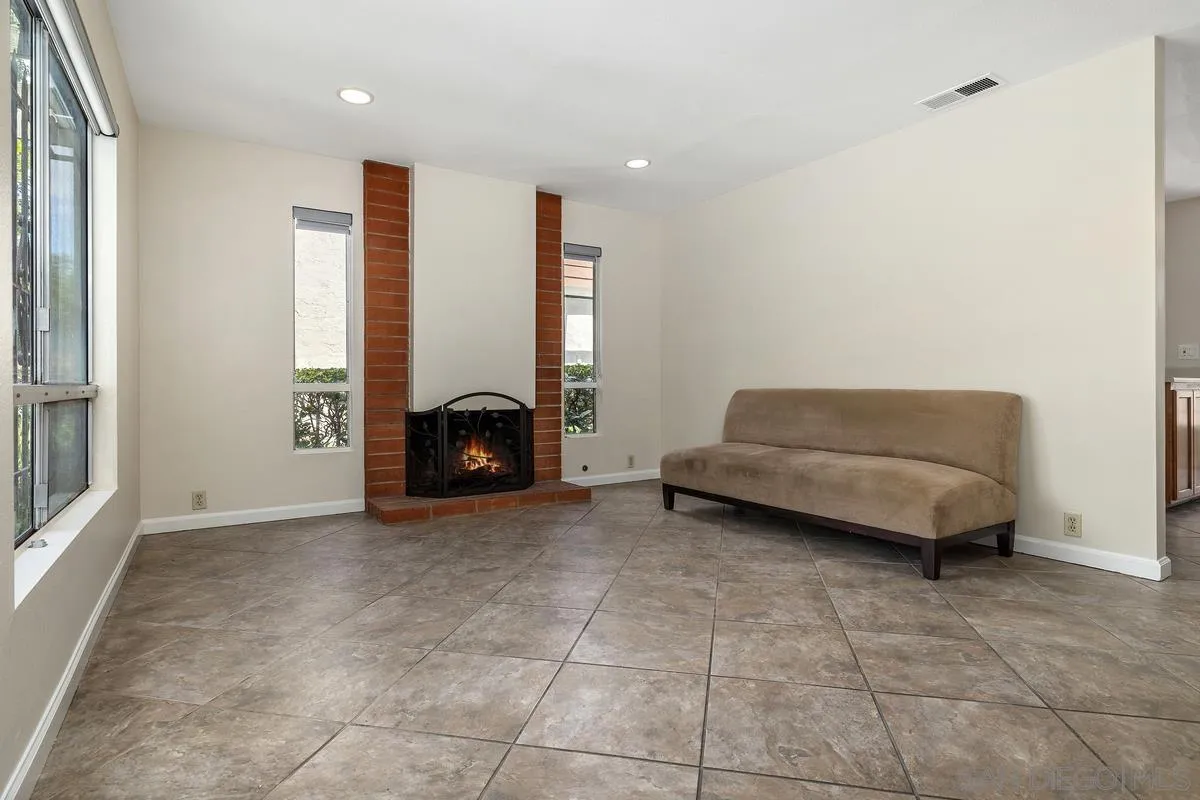 https://cdn.realtyfeed.com/cdn/127/260020830/003b7af75bc8c414d478bd8a322f8a83.webp