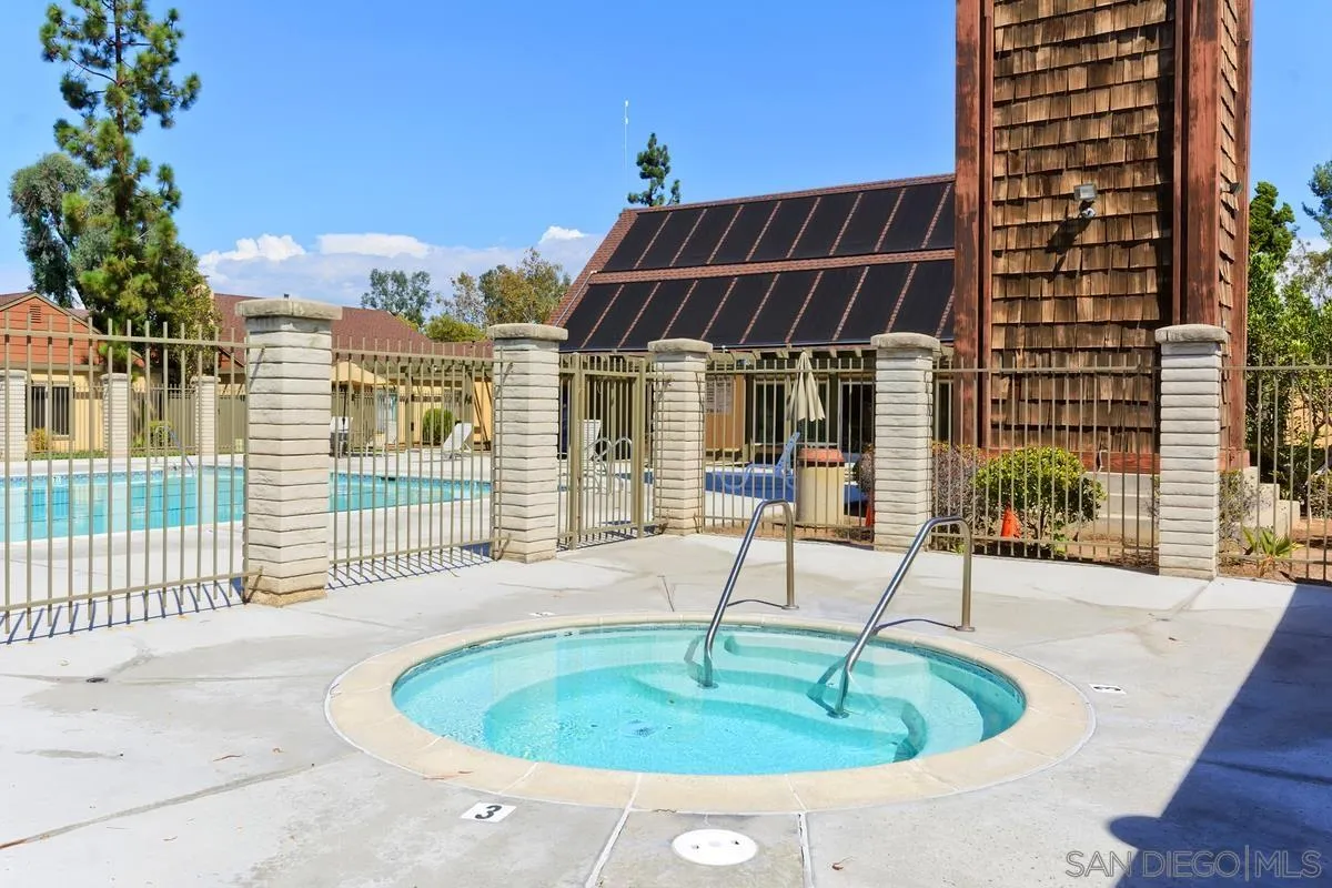 https://cdn.realtyfeed.com/cdn/127/260020830/662f18d863638c47d4b90f36d7ec5d21.webp